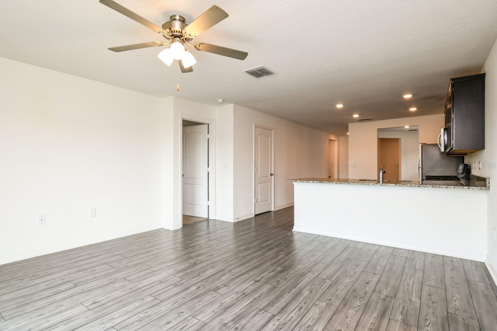 Image 4 of 11 For 325 Kensington View Drive