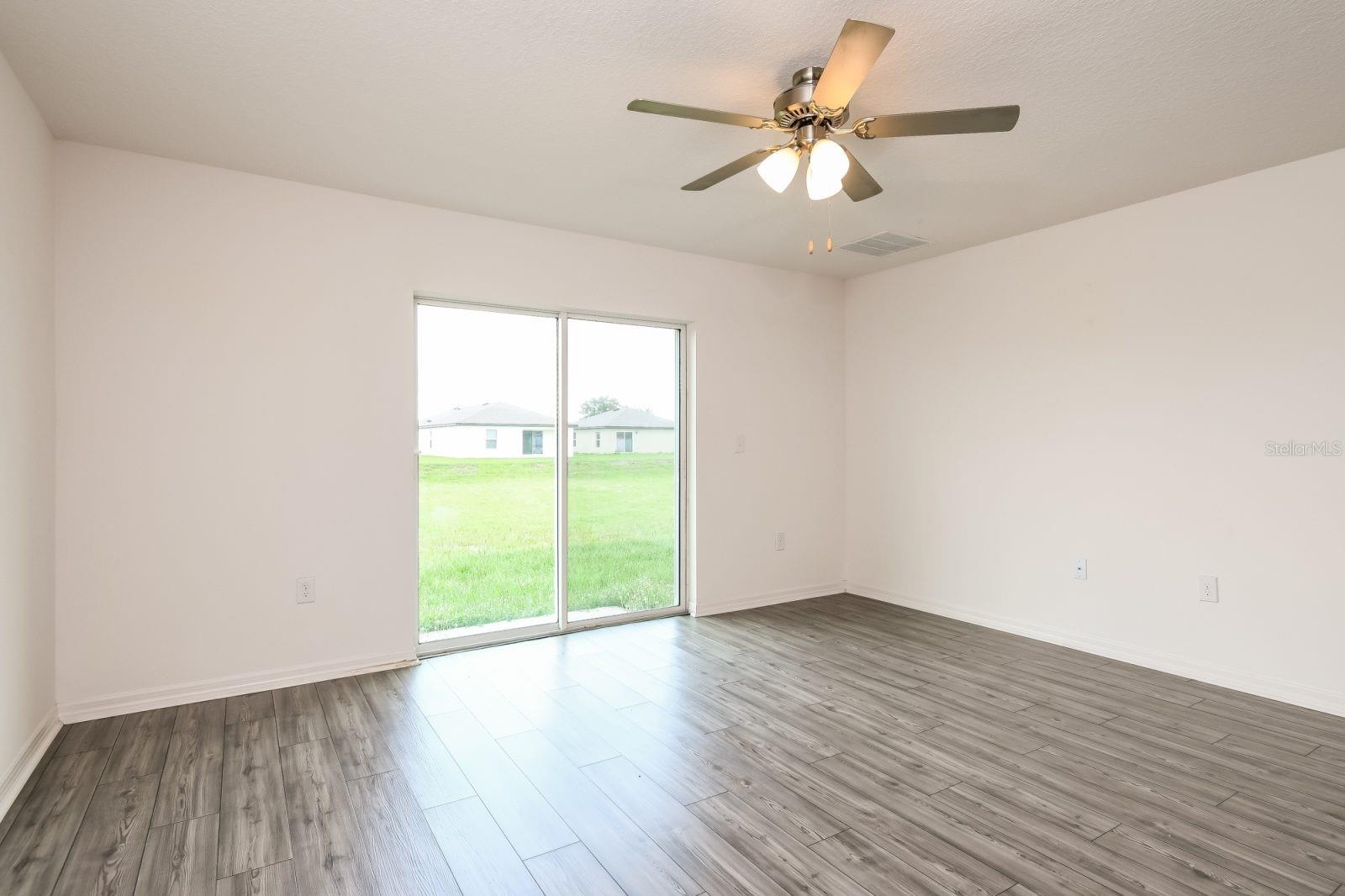 Image 6 of 11 For 325 Kensington View Drive