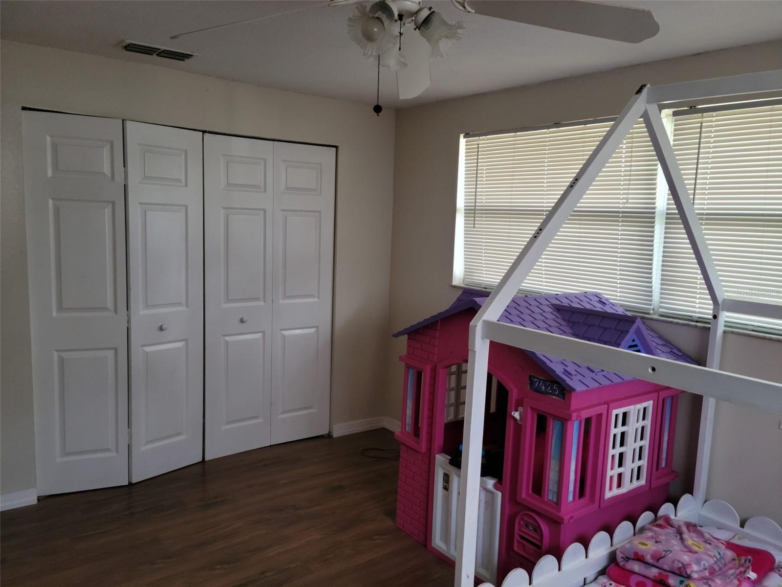 Image 4 of 23 For 7518 Sequoia Drive