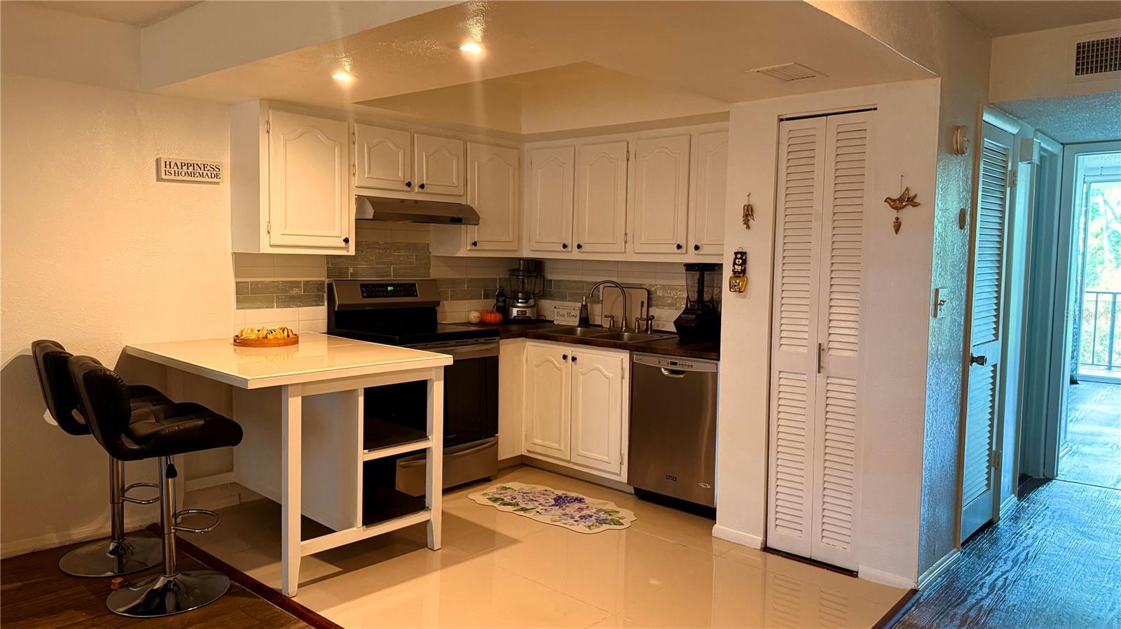 Image 11 of 24 For 2699 Seville Boulevard 607