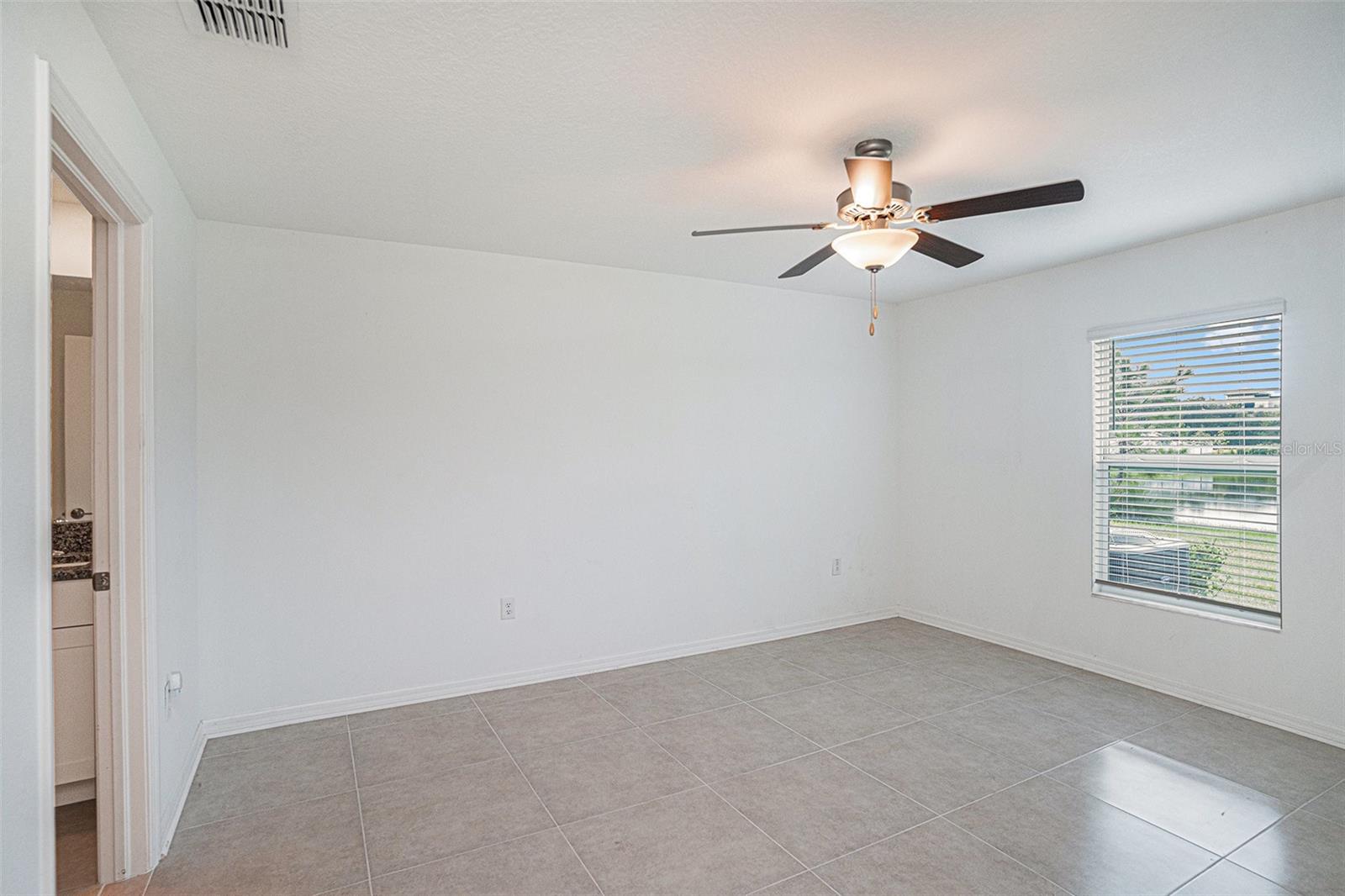 Image 16 of 34 For 10433 Alder Green Drive