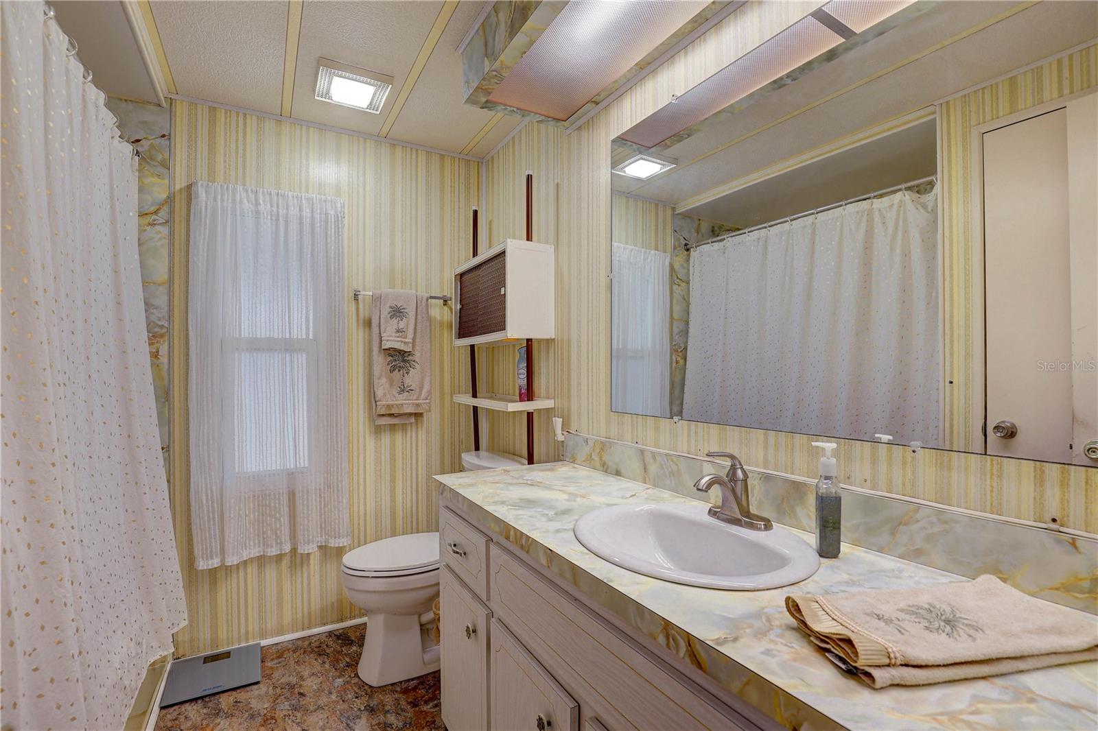 Image 20 of 37 For 113 Royal Palm Circle