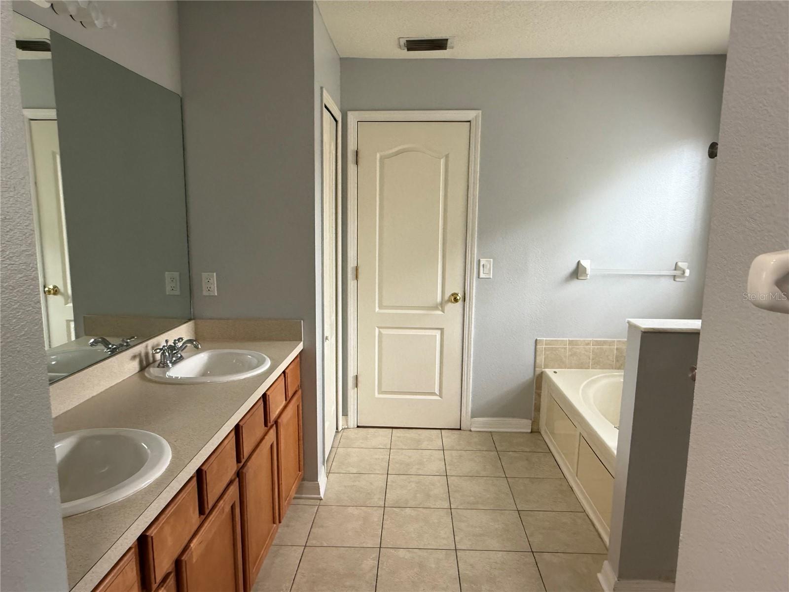Image 24 of 28 For 10606 Shady Falls Court