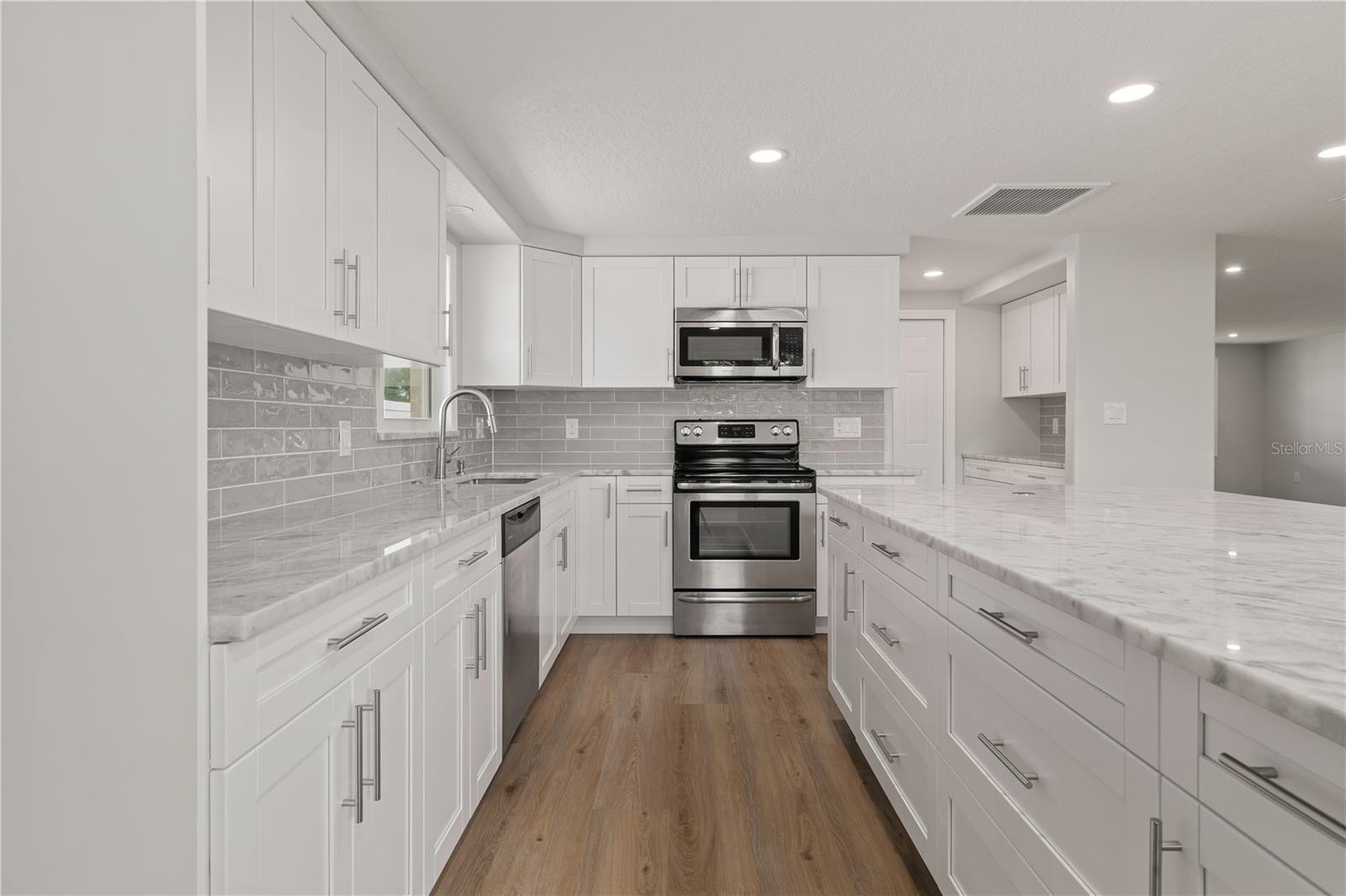 Image 12 of 39 For 6617 Harbor Drive