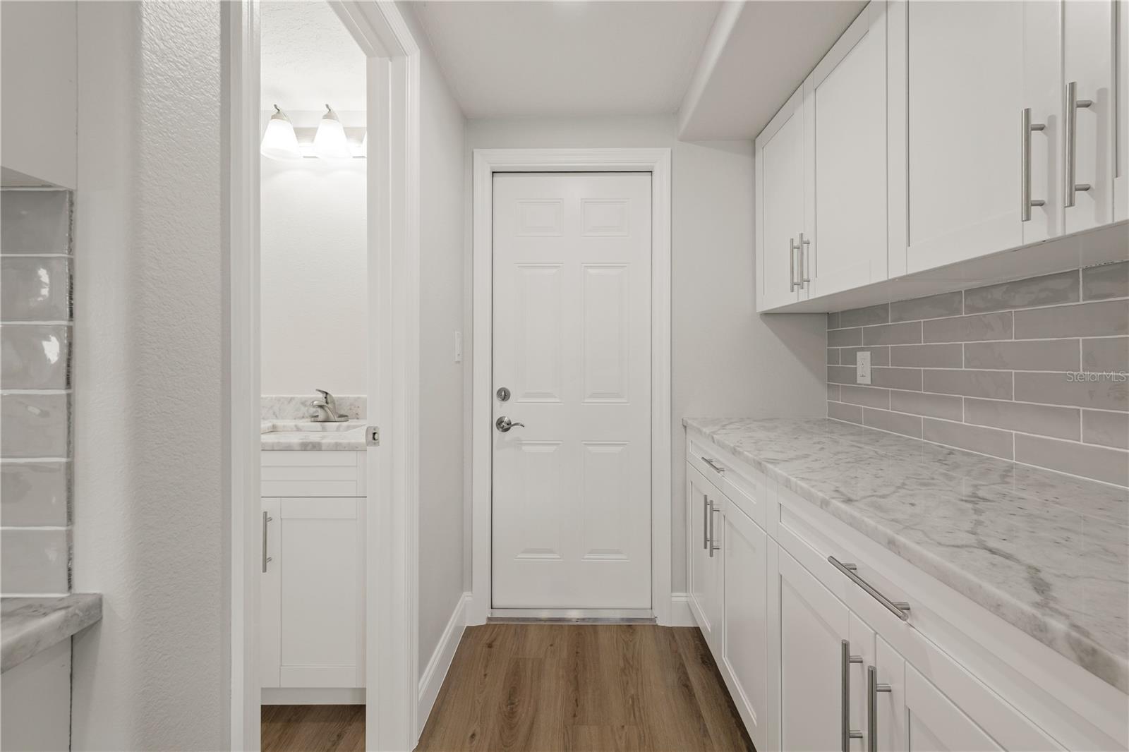 Image 14 of 39 For 6617 Harbor Drive