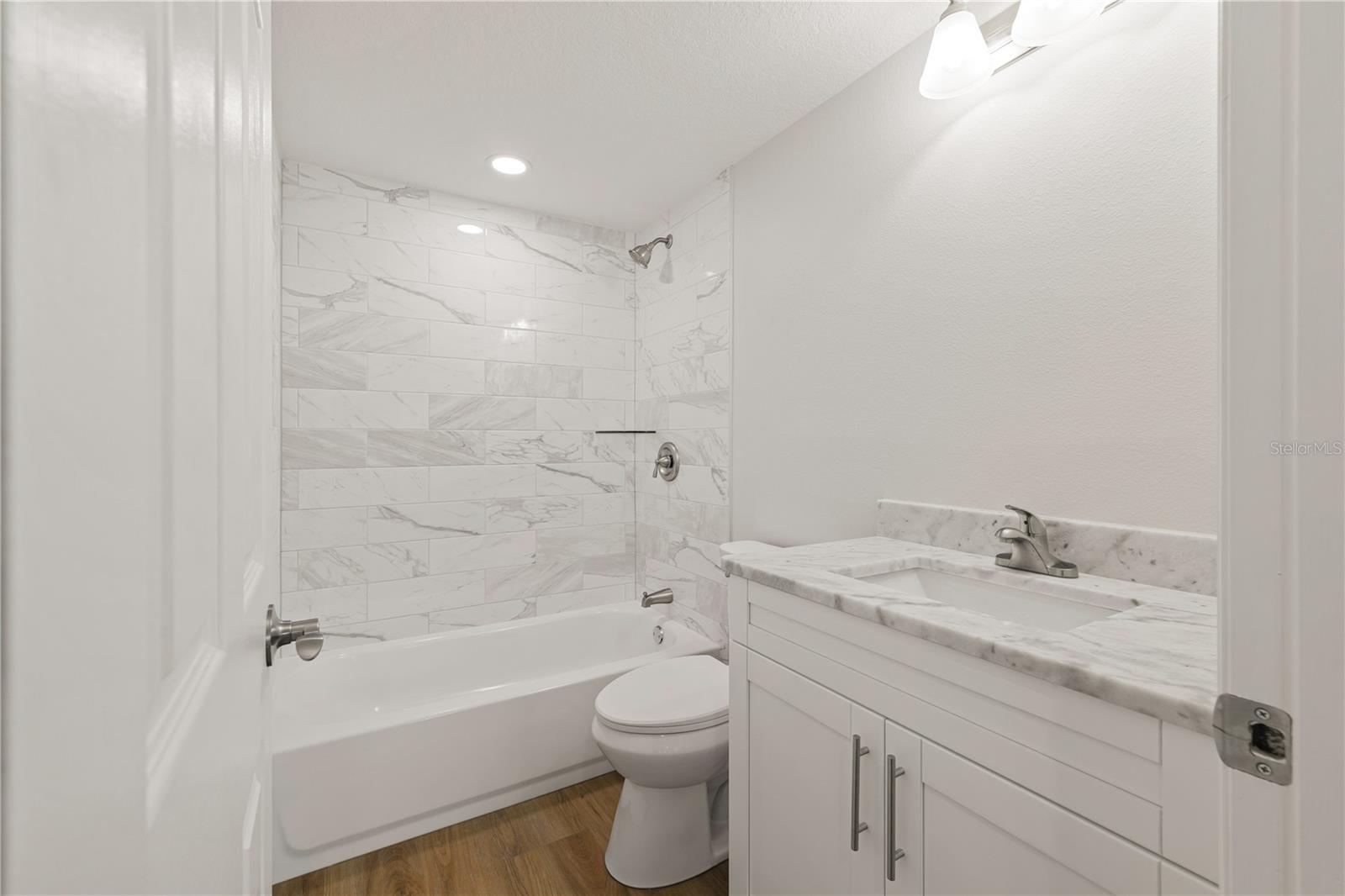 Image 17 of 39 For 6617 Harbor Drive