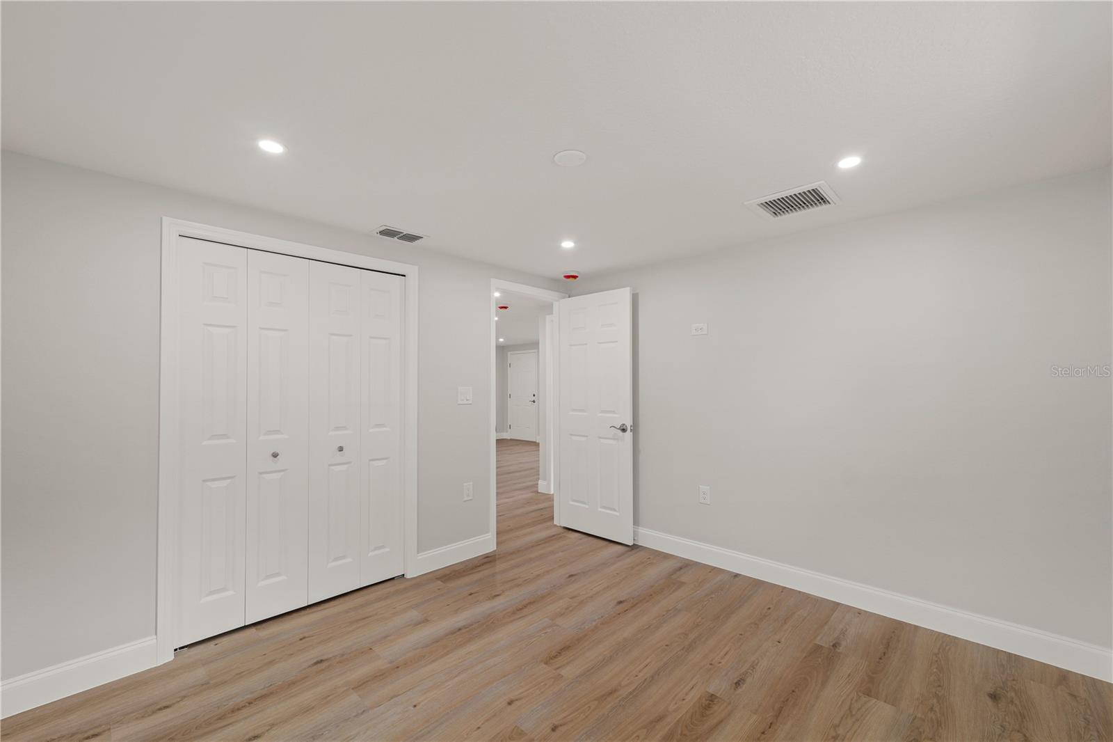 Image 20 of 39 For 6617 Harbor Drive