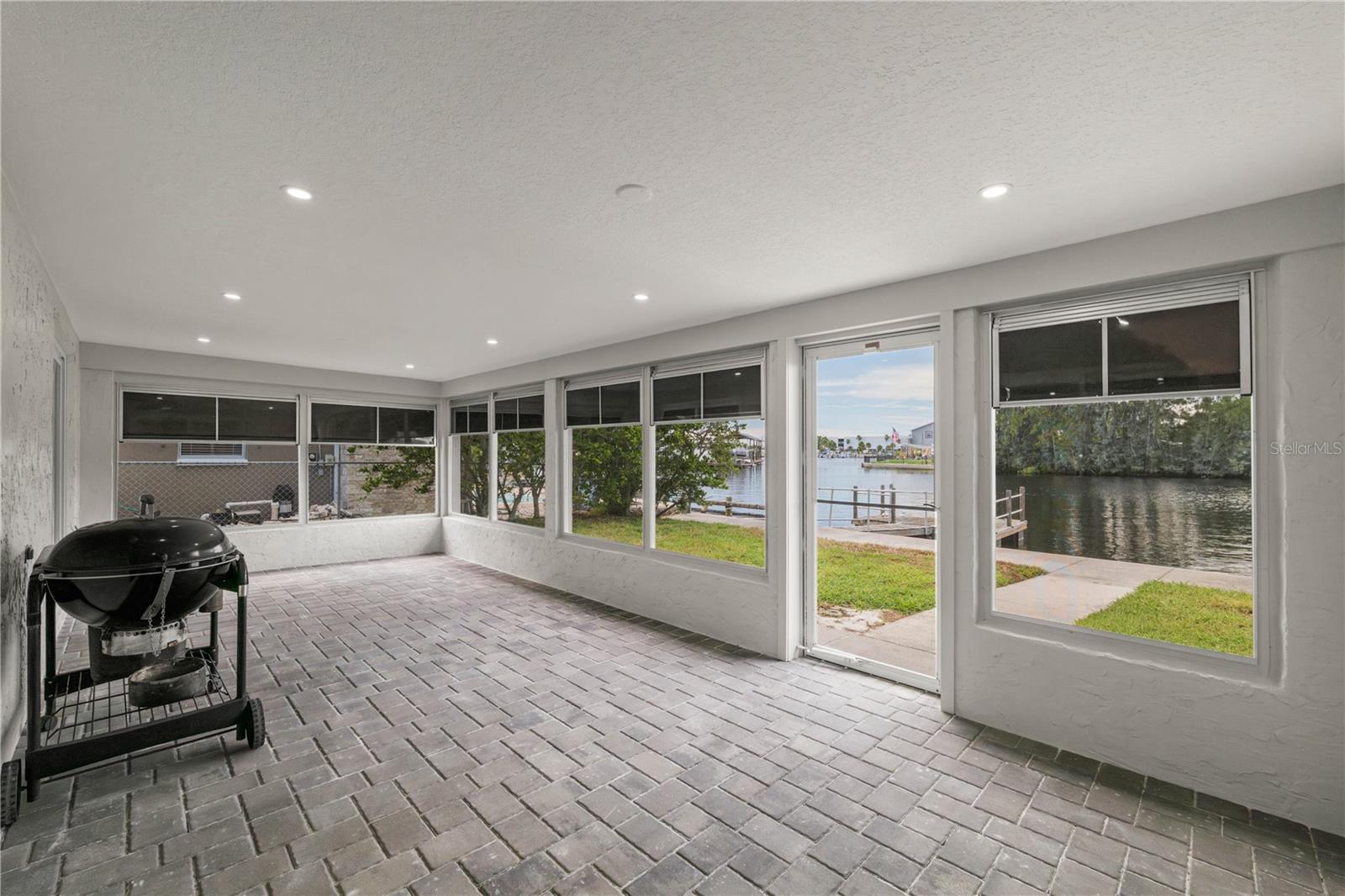 Image 22 of 39 For 6617 Harbor Drive