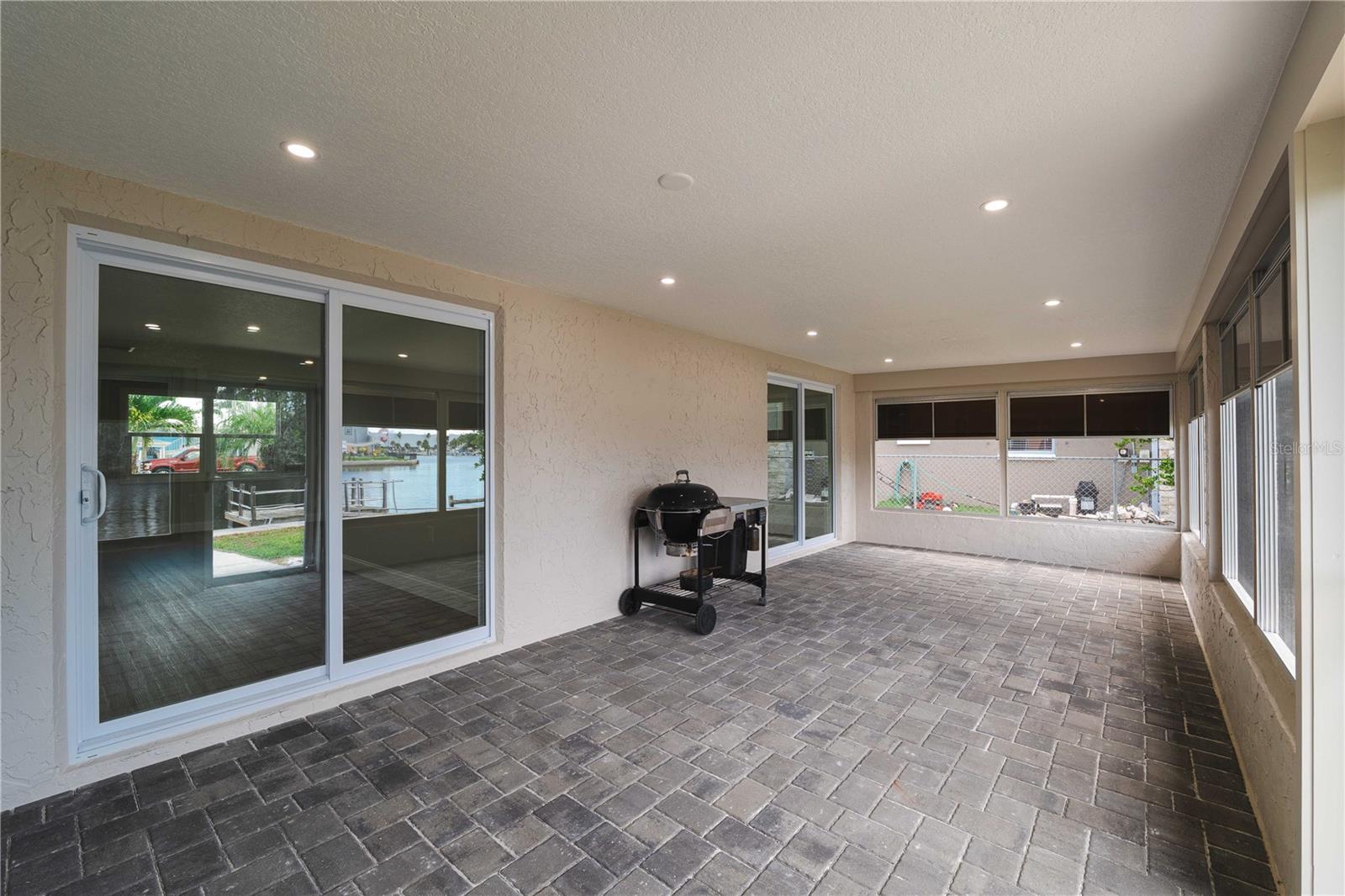 Image 23 of 39 For 6617 Harbor Drive