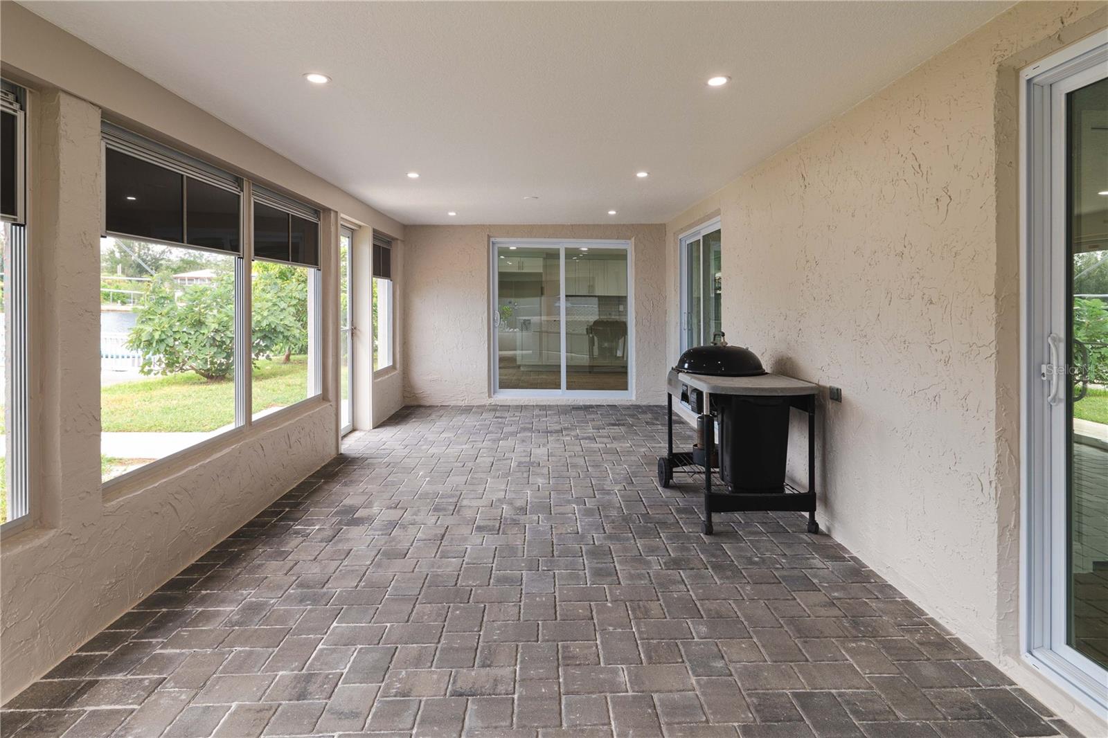 Image 24 of 39 For 6617 Harbor Drive