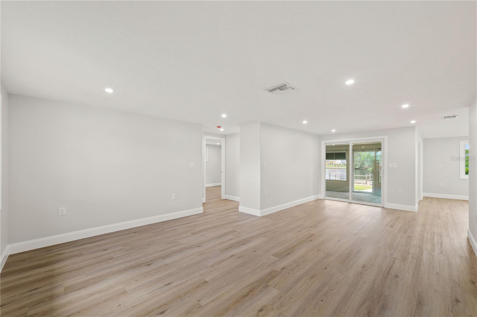 Image 6 of 39 For 6617 Harbor Drive