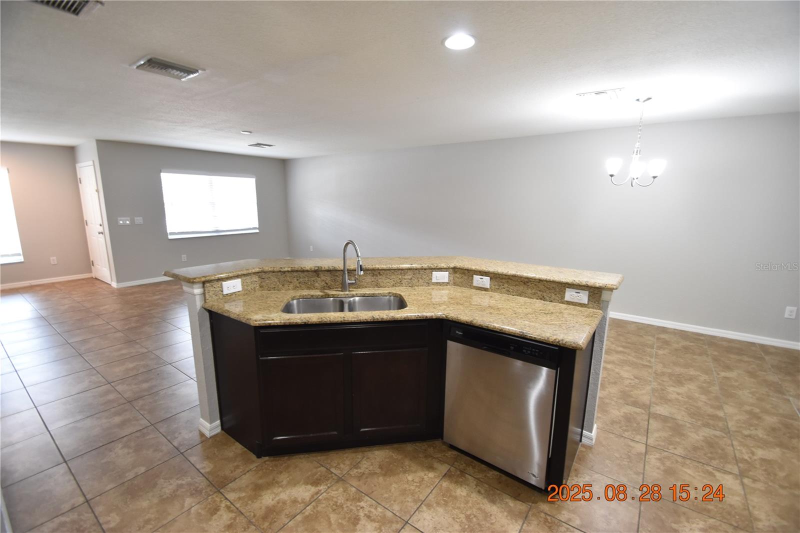 Image 13 of 39 For 27525 Desert Willow Way