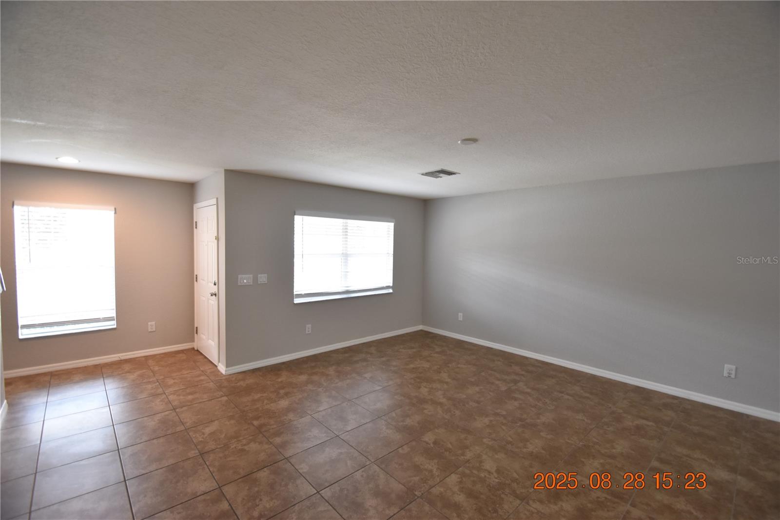 Image 5 of 39 For 27525 Desert Willow Way