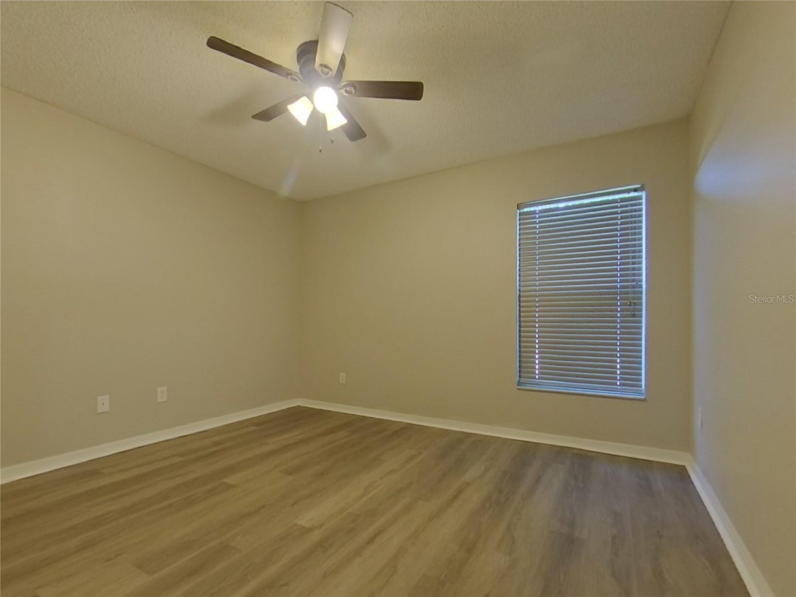 Image 16 of 20 For 2046 Knollcrest Drive