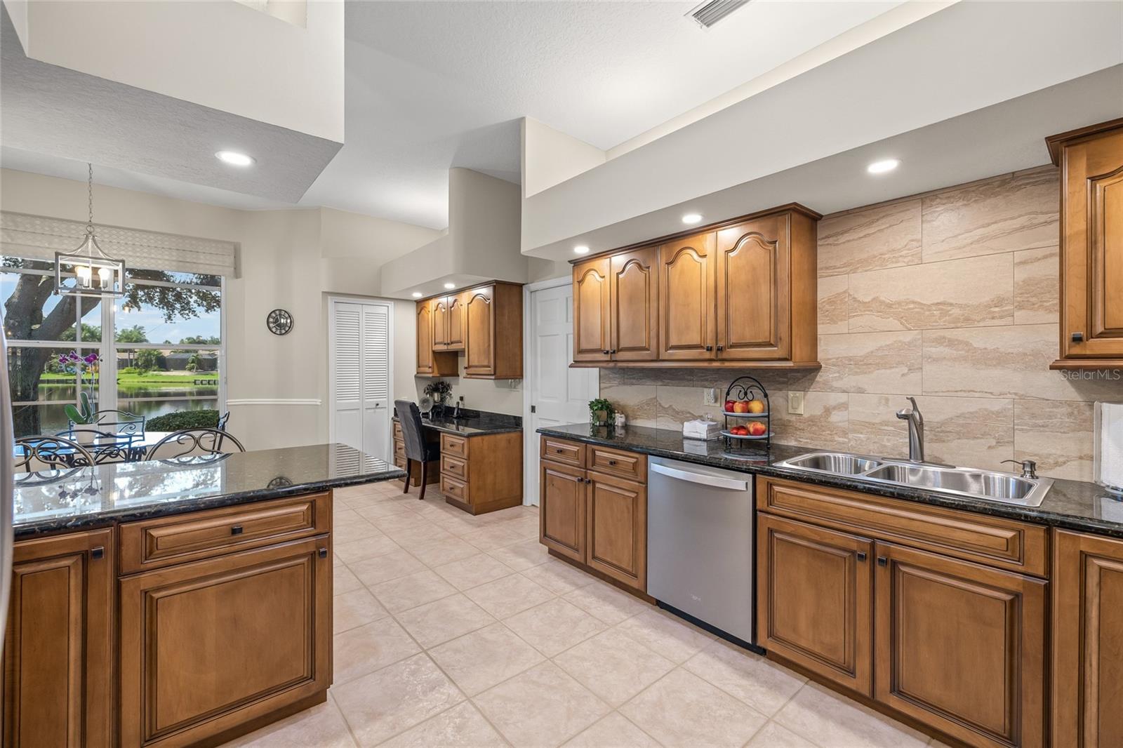 Image 4 of 61 For 1156 Darlington Oak Drive Ne