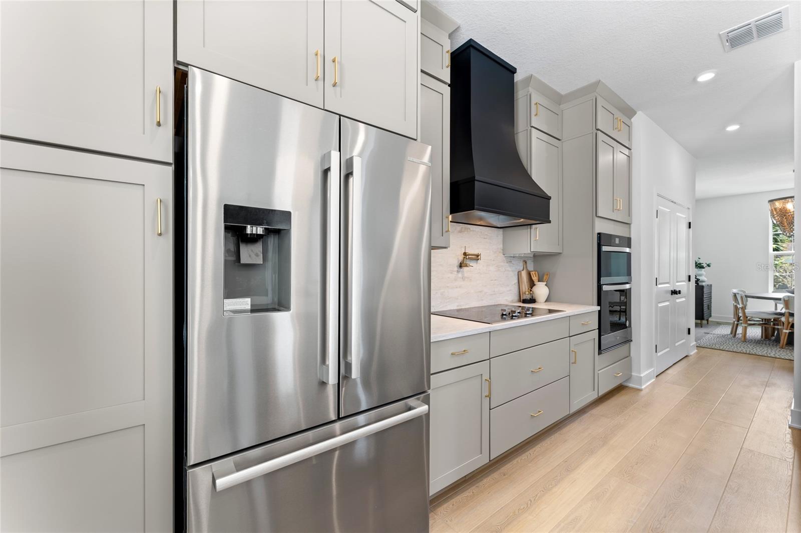 Image 14 of 60 For 703 Park Avenue