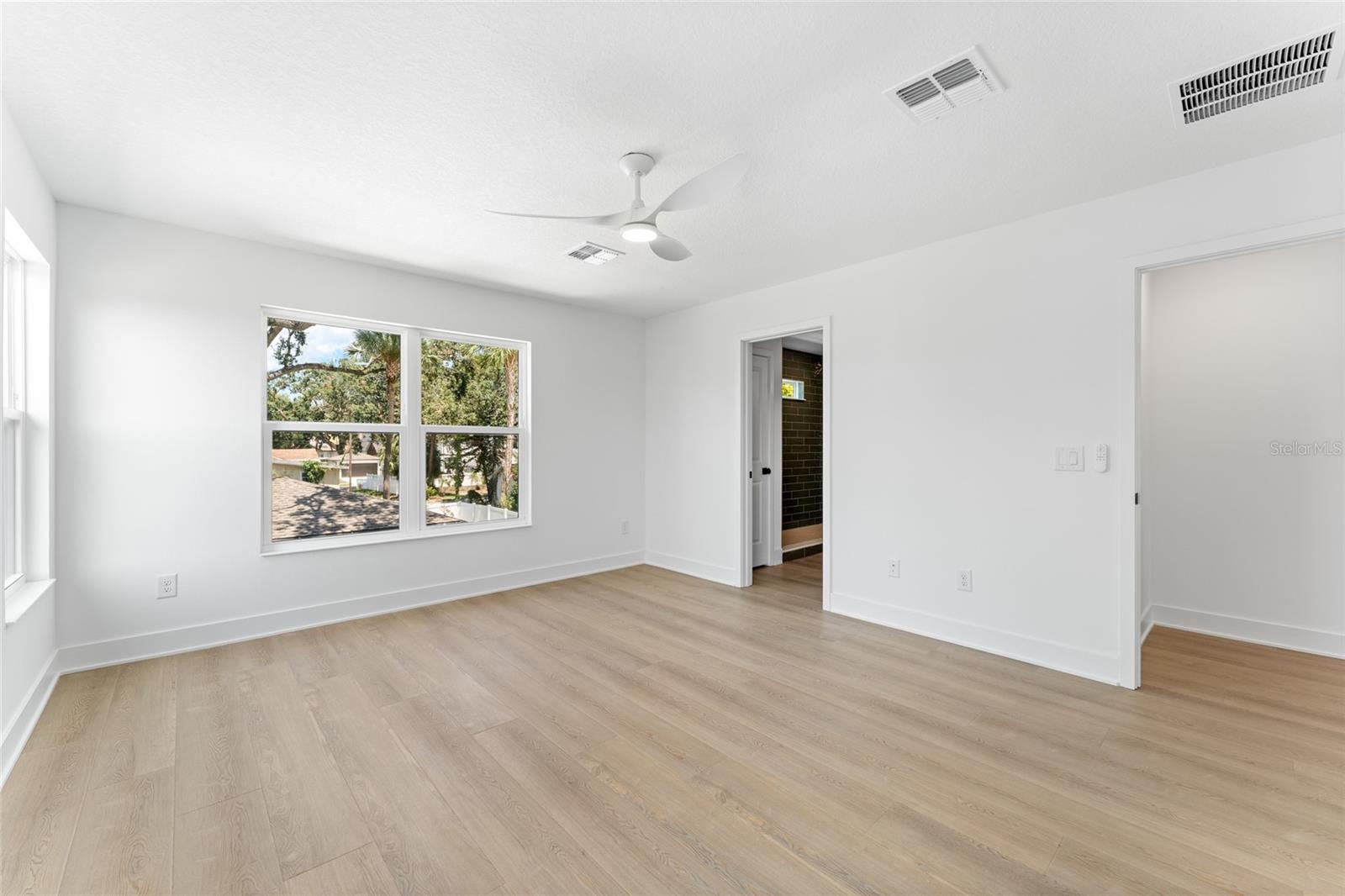 Image 24 of 60 For 703 Park Avenue