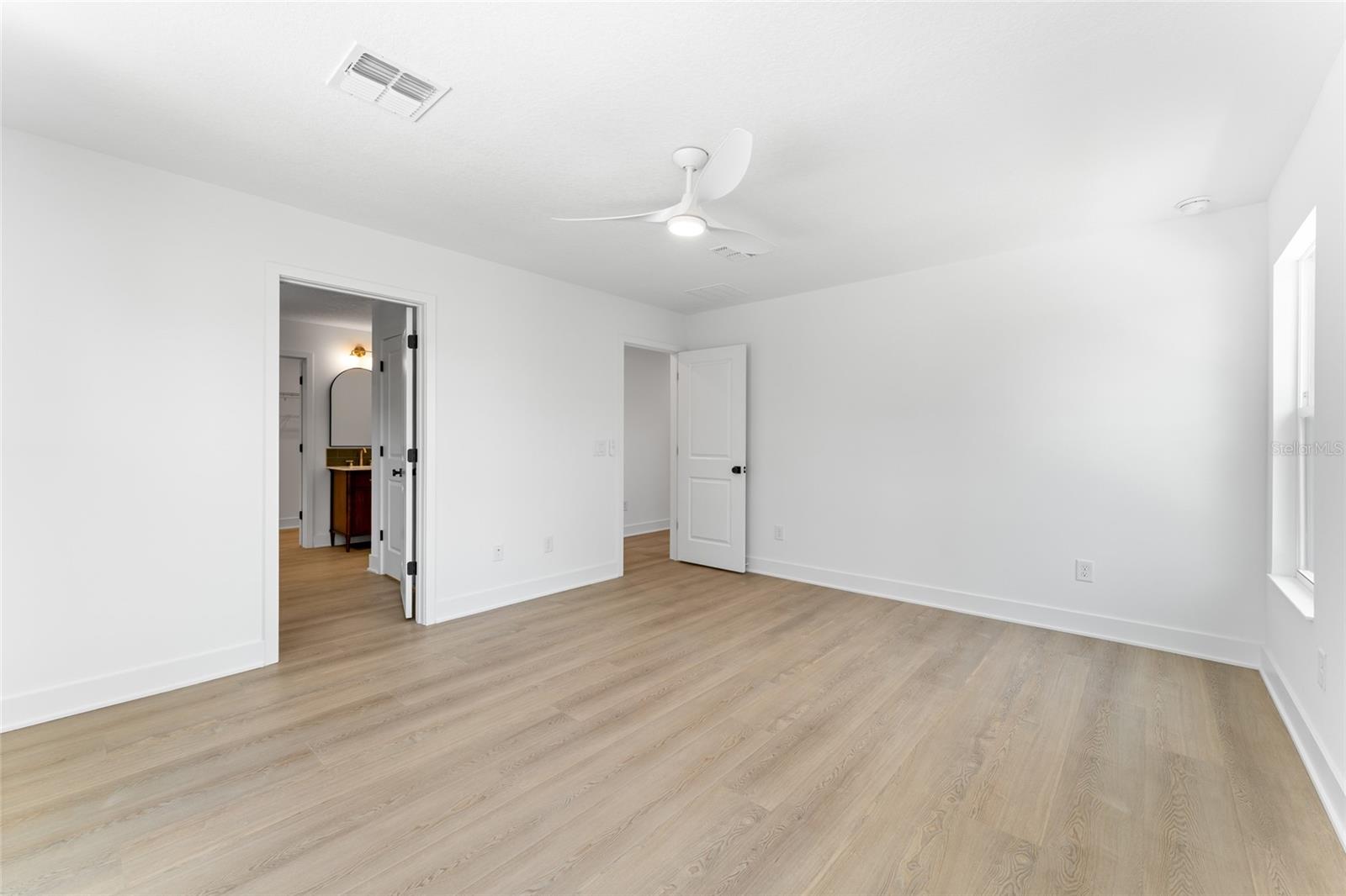 Image 25 of 60 For 703 Park Avenue