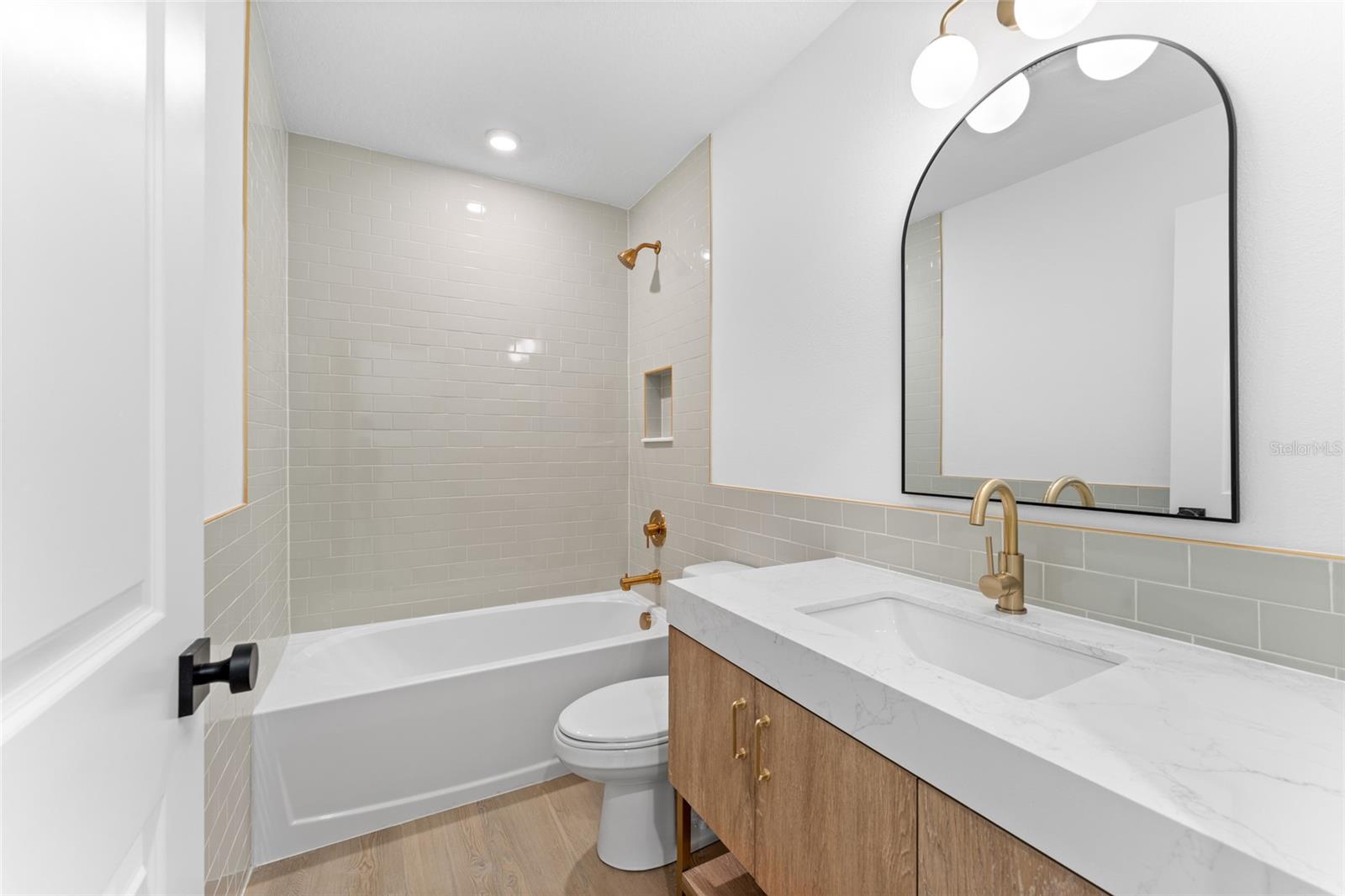 Image 35 of 60 For 703 Park Avenue