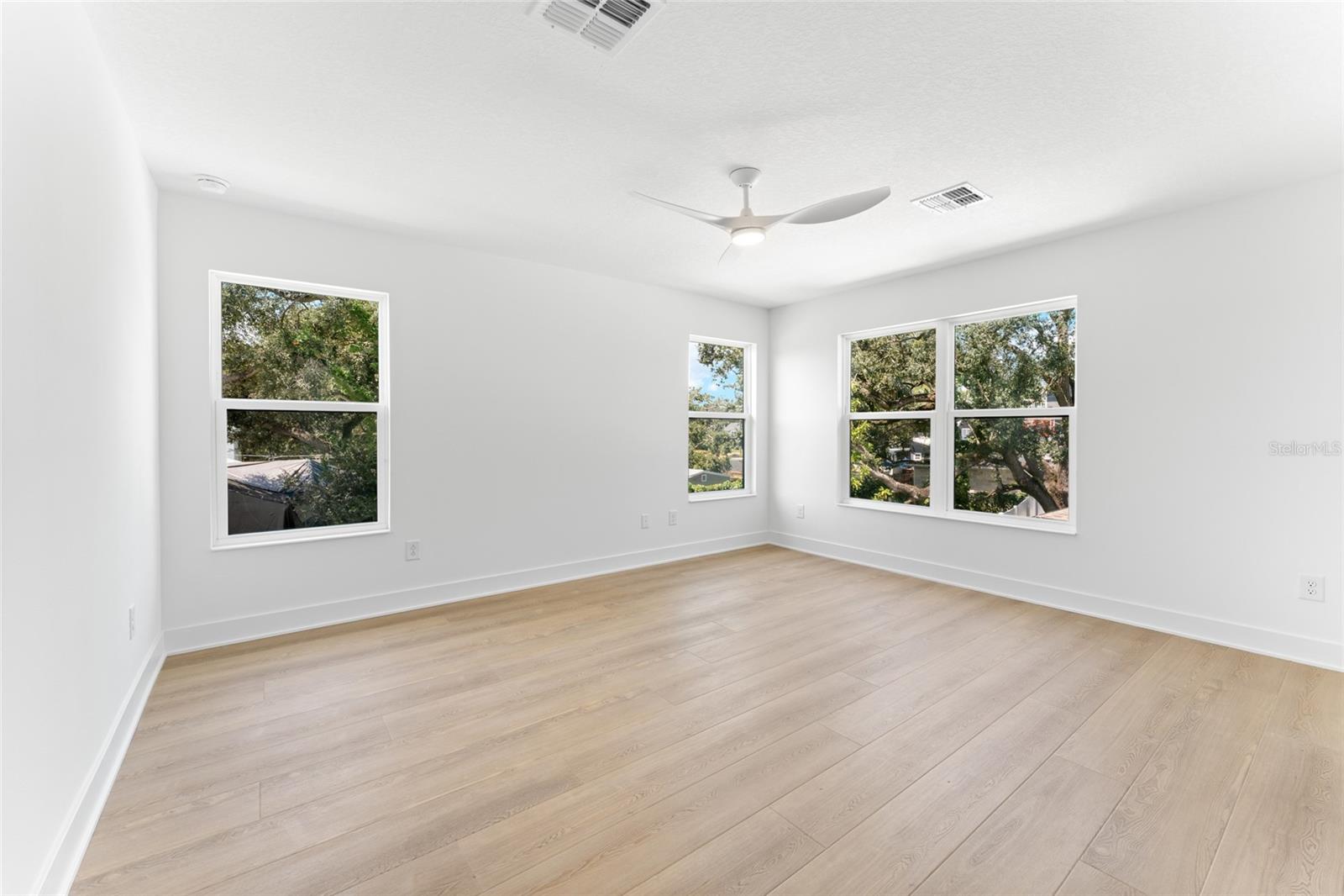 Image 40 of 60 For 703 Park Avenue