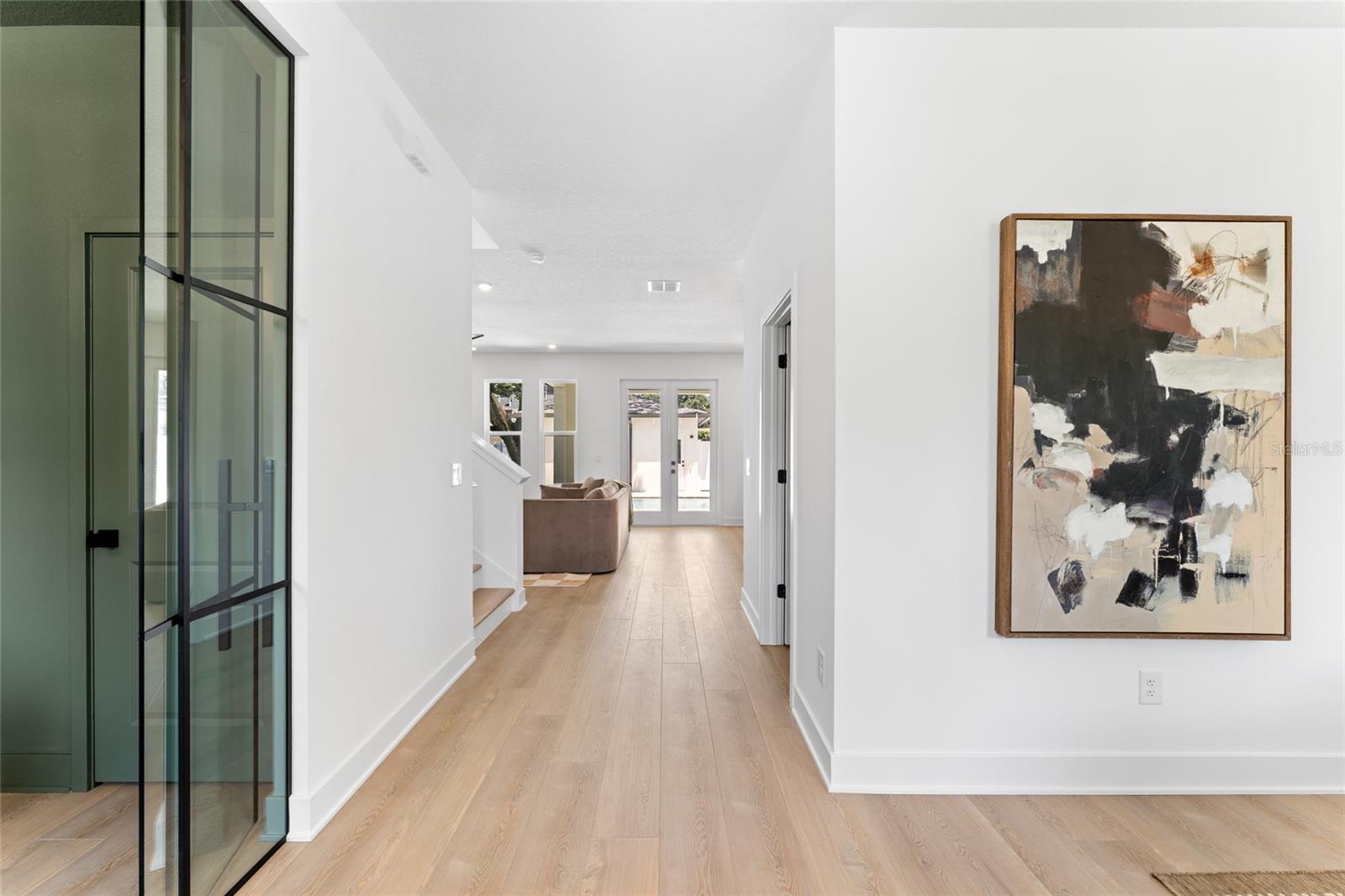Image 6 of 60 For 703 Park Avenue