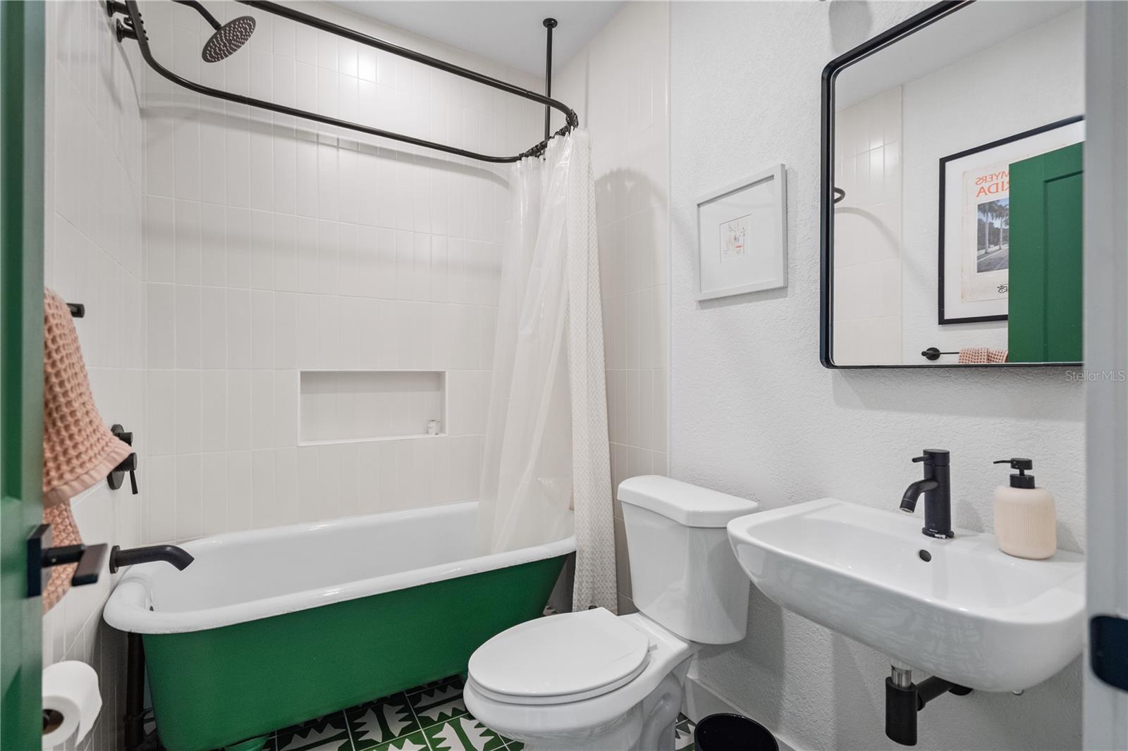 Listing photo id 16 for 4056 18th Avenue S