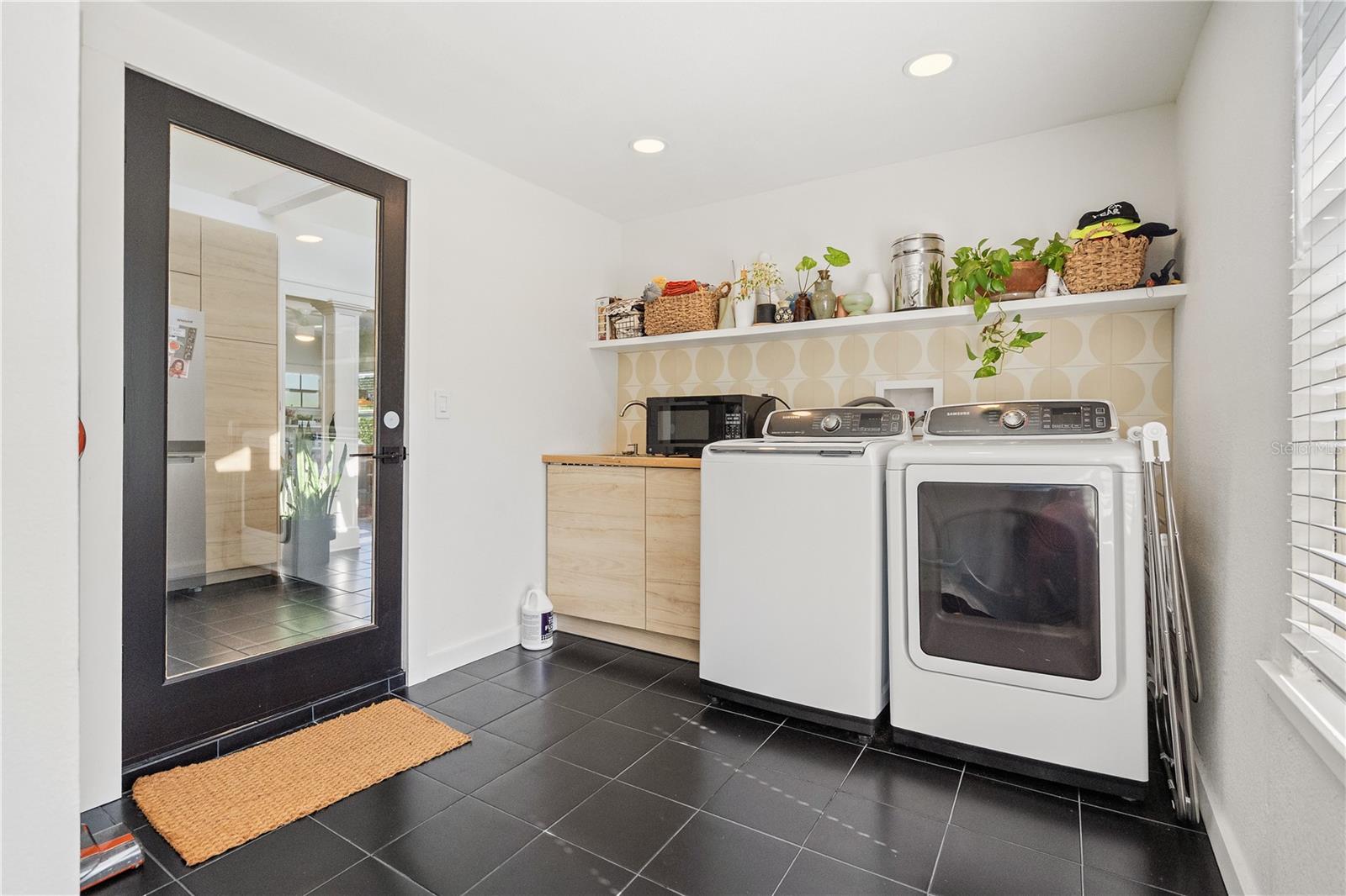 Listing photo id 21 for 4056 18th Avenue S