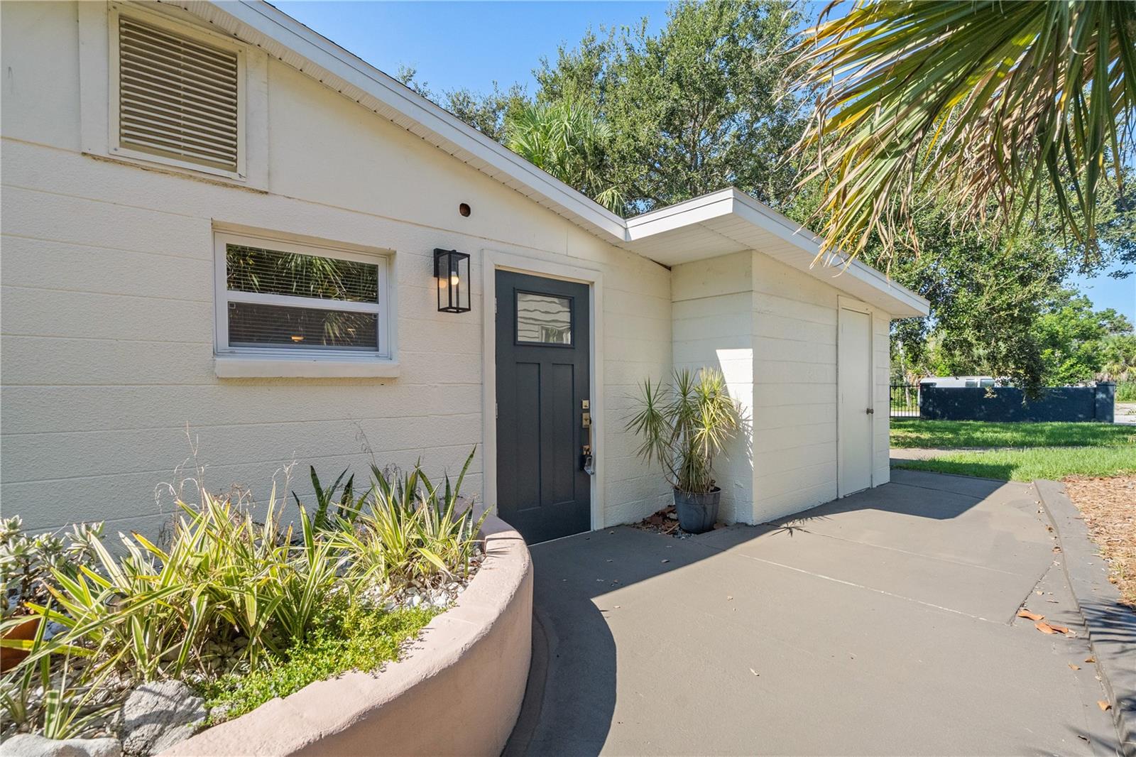 Listing photo id 23 for 4056 18th Avenue S