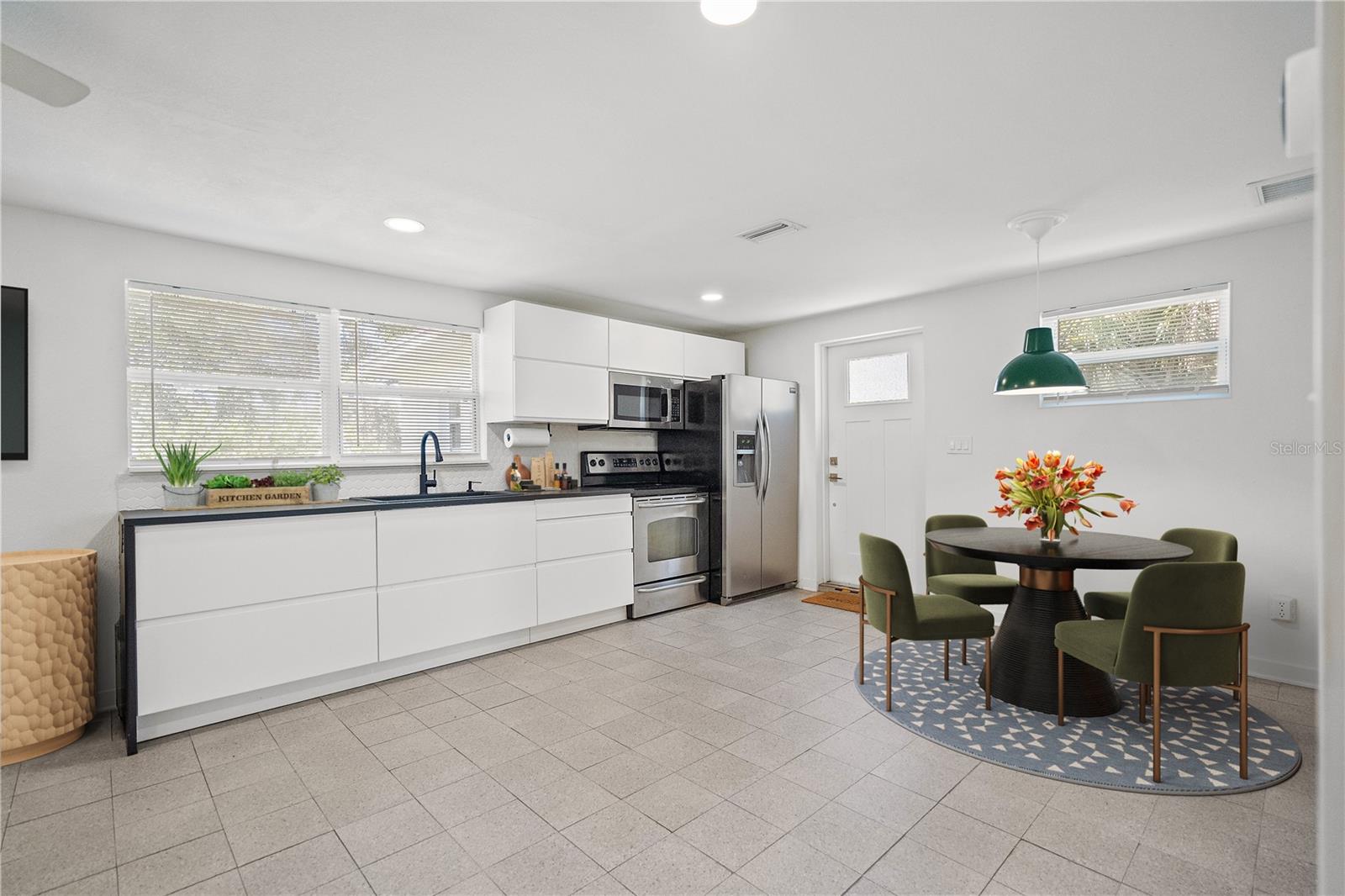 Listing photo id 26 for 4056 18th Avenue S
