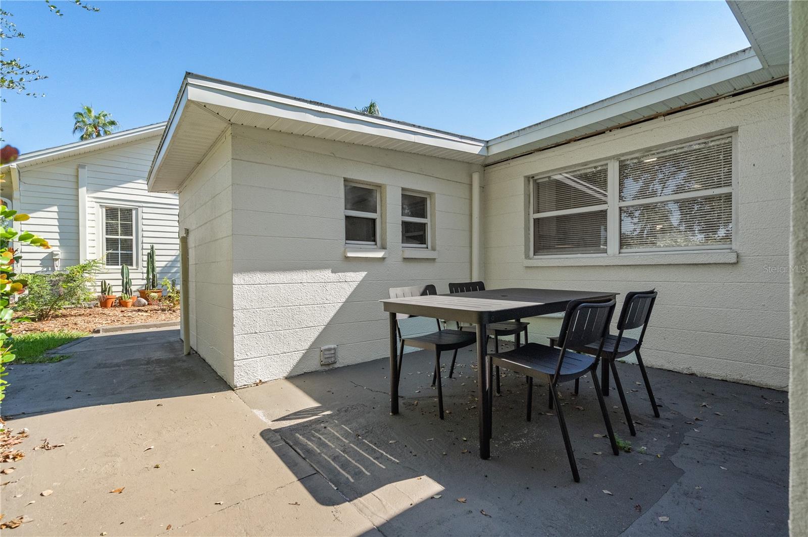 Listing photo id 32 for 4056 18th Avenue S