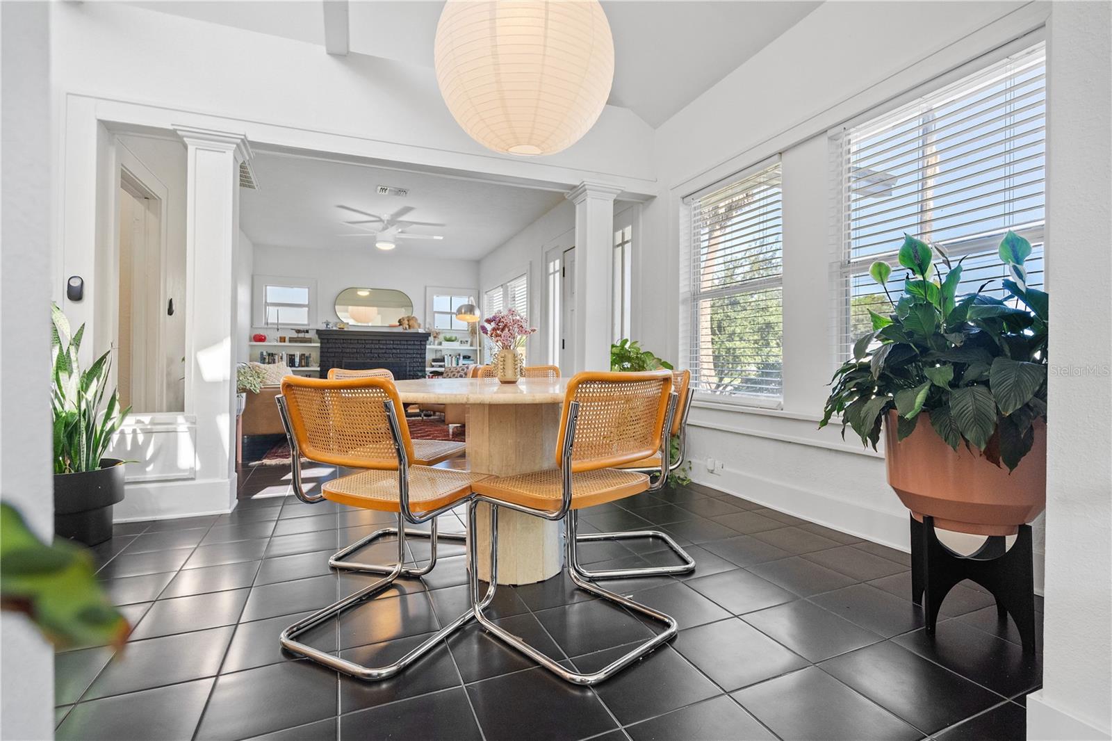 Listing photo id 2 for 4056 18th Avenue S
