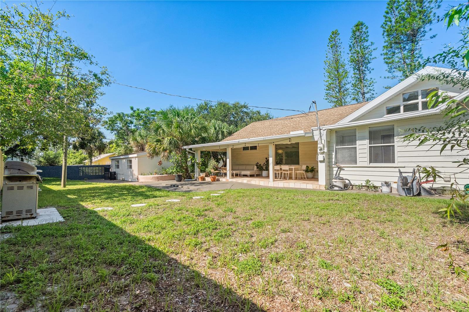 Listing photo id 39 for 4056 18th Avenue S