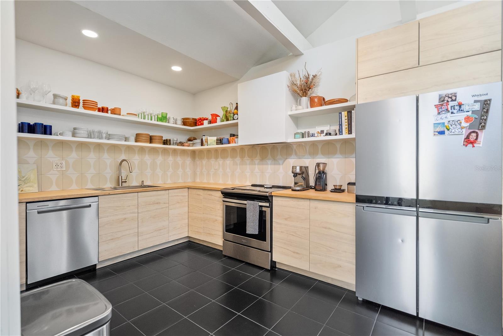 Listing photo id 4 for 4056 18th Avenue S