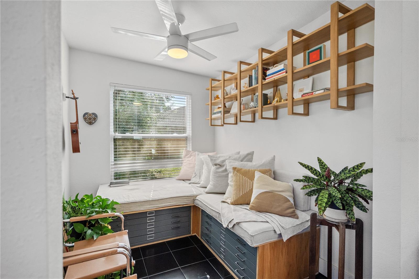 Listing photo id 6 for 4056 18th Avenue S