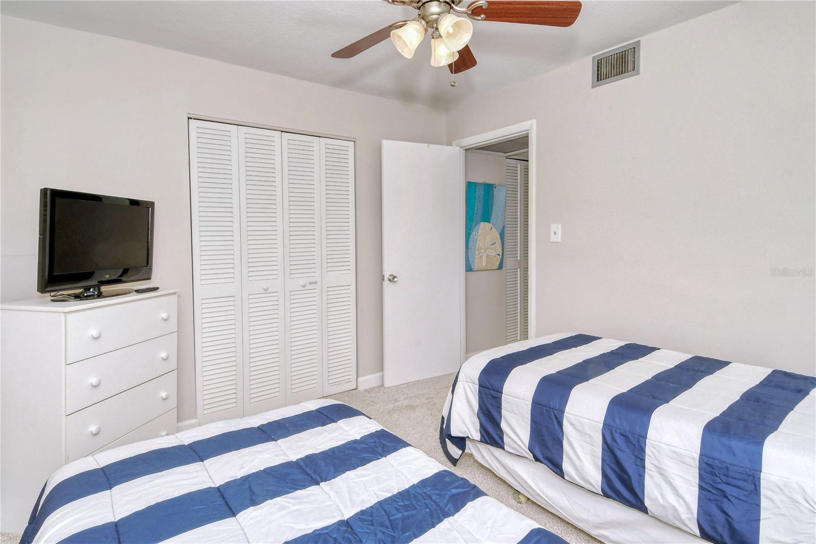 Image 17 of 18 For 925 Beach Road 310