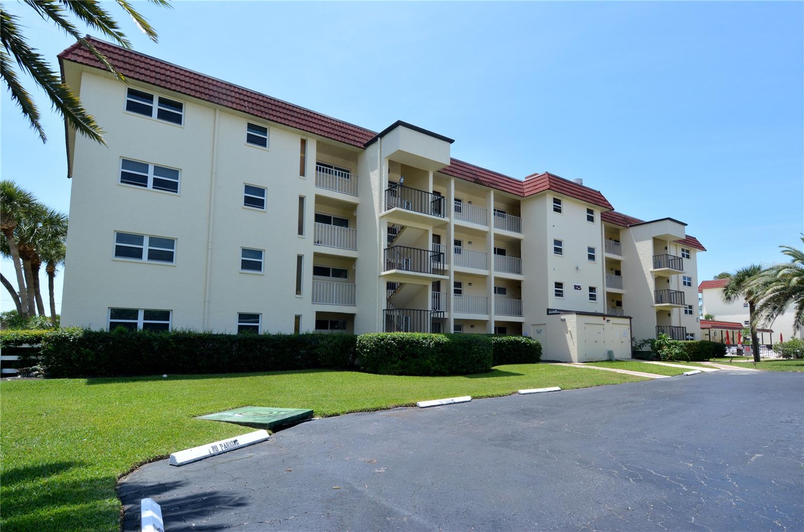 Image 4 of 18 For 925 Beach Road 310