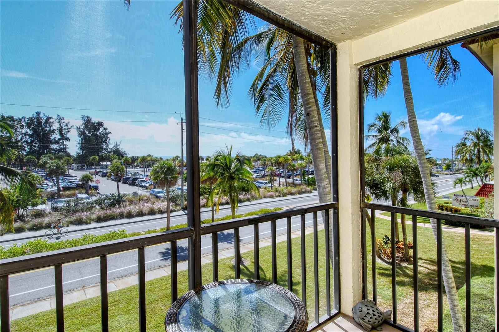 Image 9 of 18 For 925 Beach Road 310