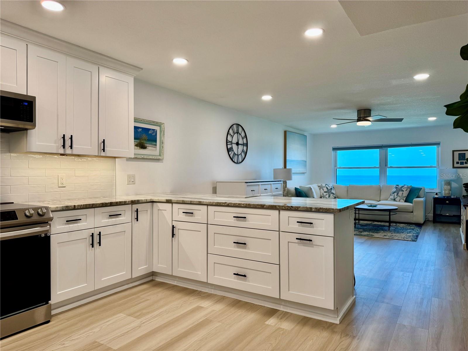 Image 3 of 24 For 1270 Gulf Boulevard 904