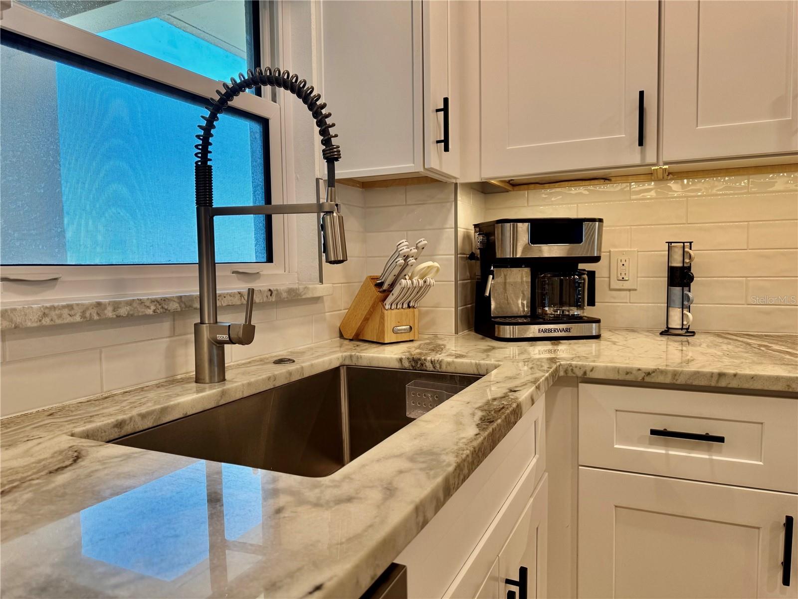 Image 7 of 24 For 1270 Gulf Boulevard 904
