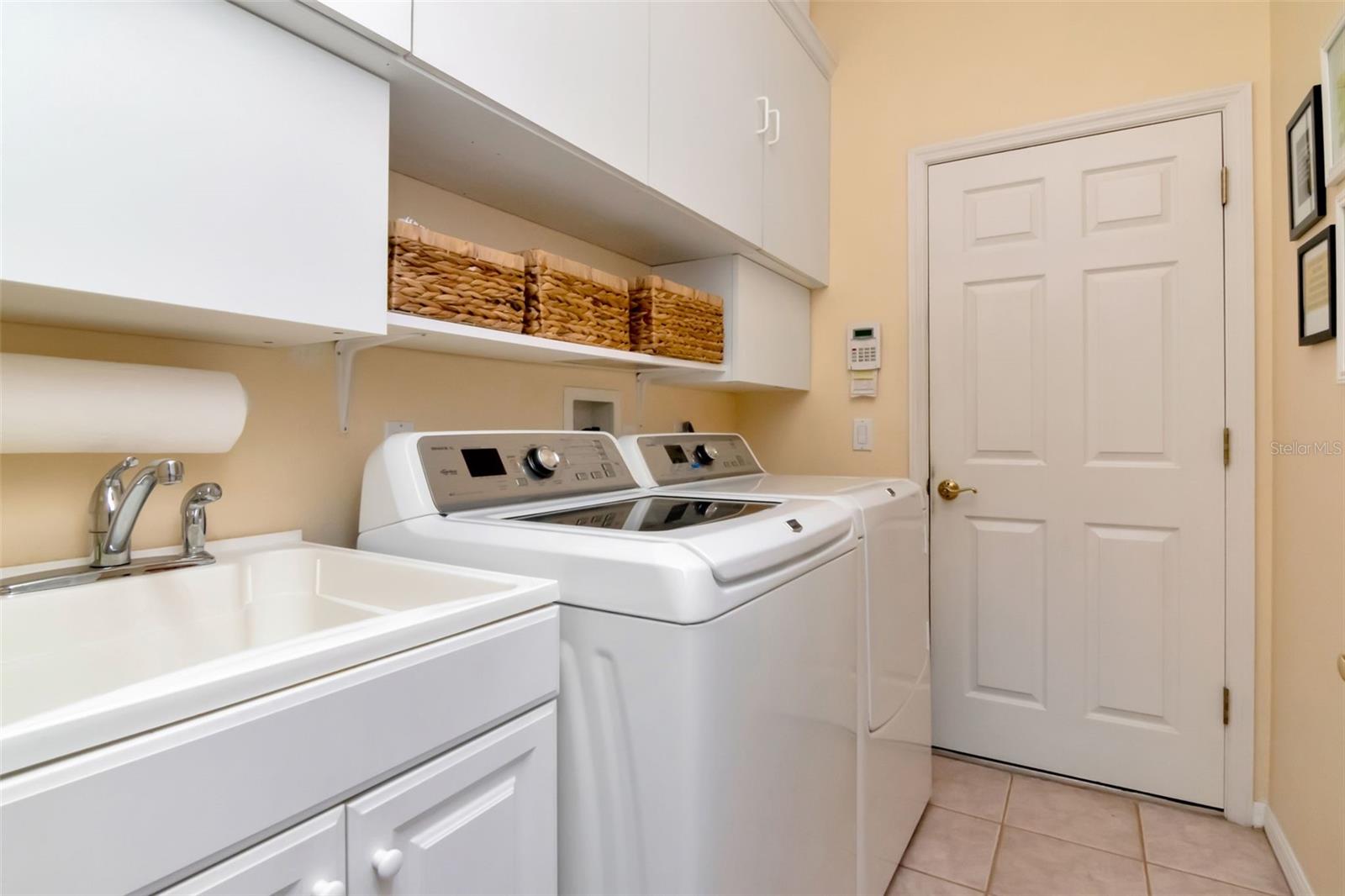 Image 10 of 18 For 11209 Pine Lilly Place