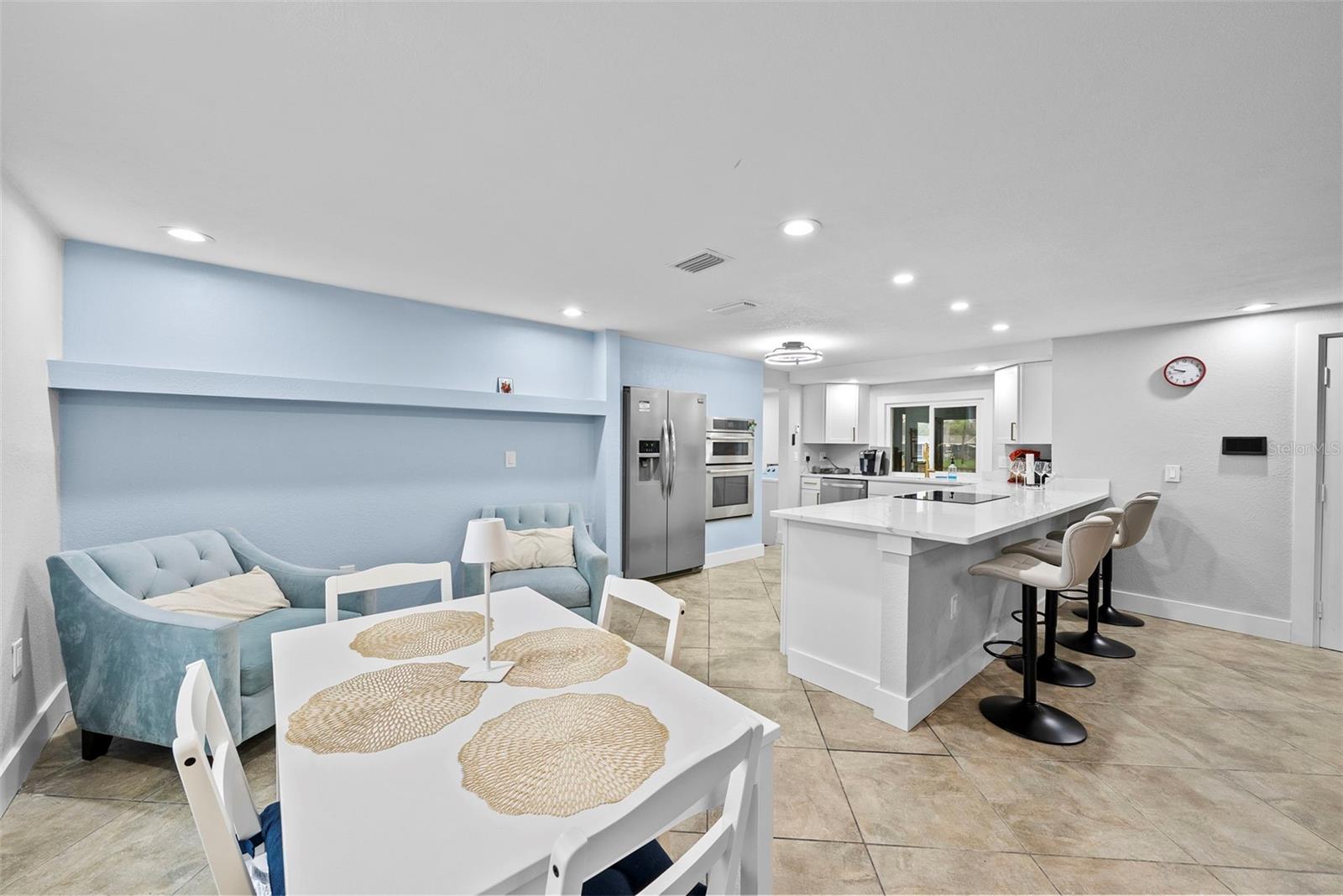 Listing photo id 10 for 12700 2nd Isle