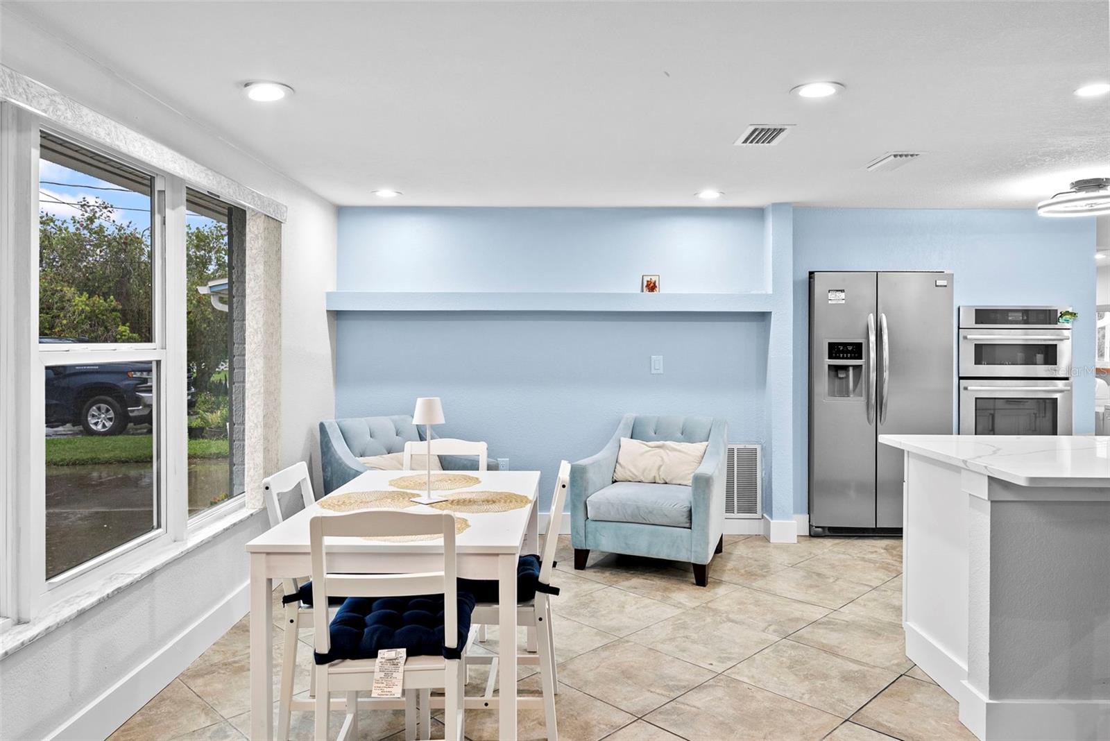 Listing photo id 11 for 12700 2nd Isle
