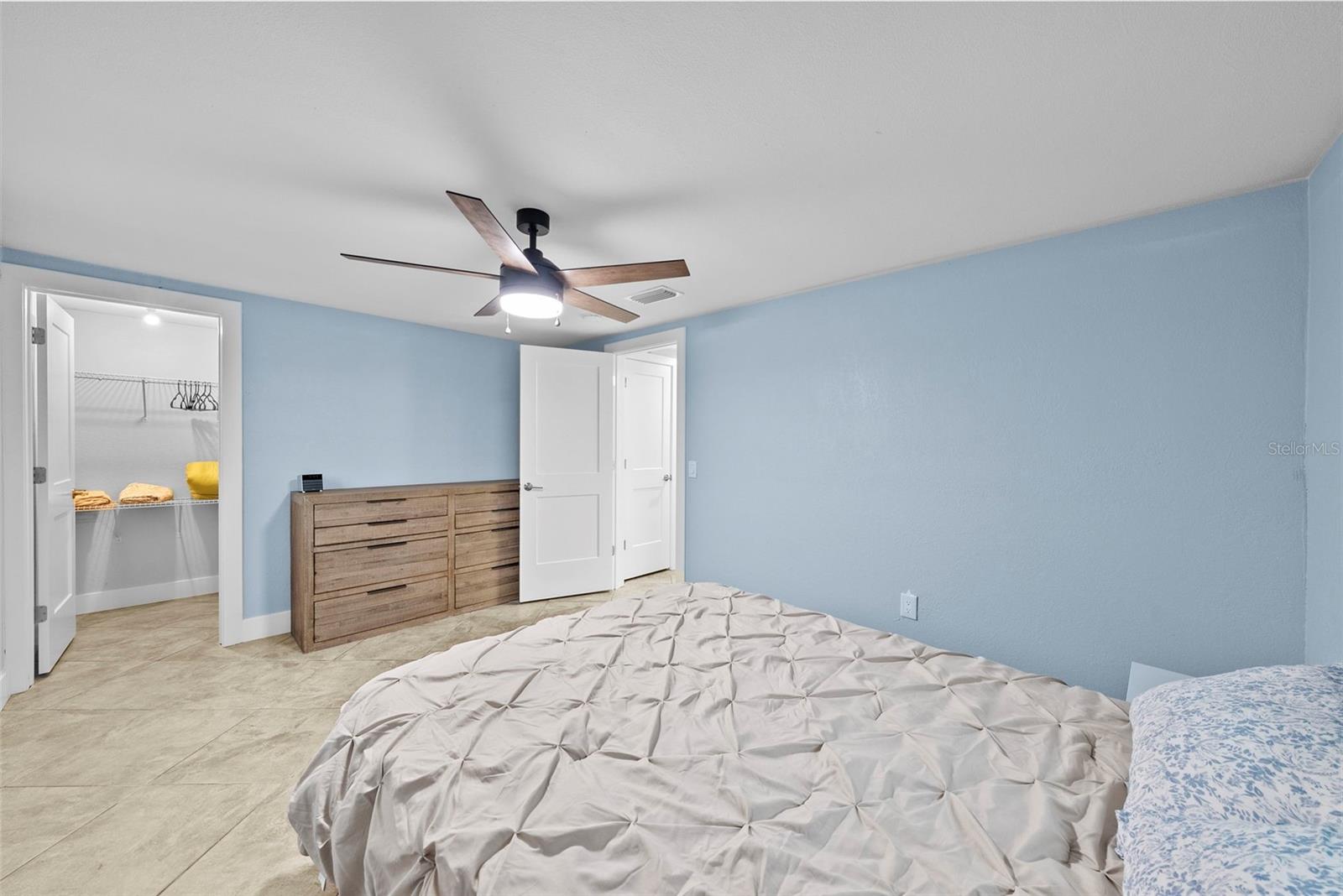 Listing photo id 16 for 12700 2nd Isle