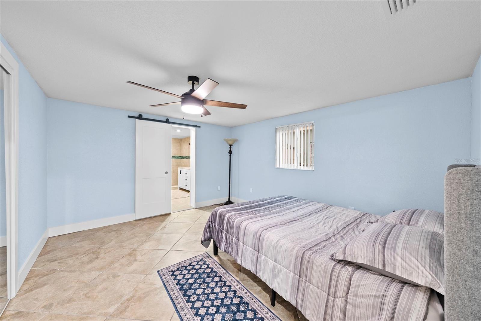 Listing photo id 18 for 12700 2nd Isle
