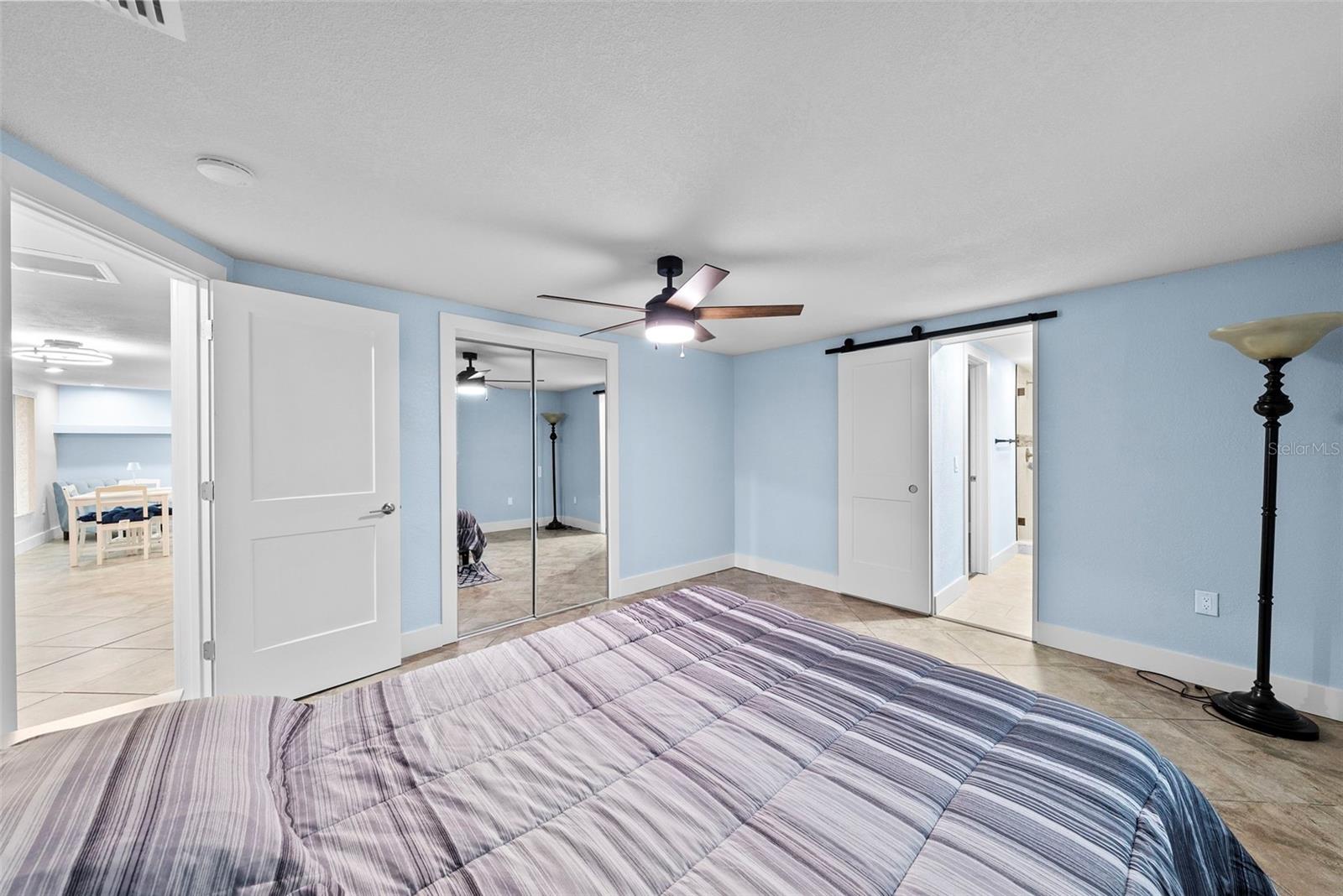 Listing photo id 19 for 12700 2nd Isle