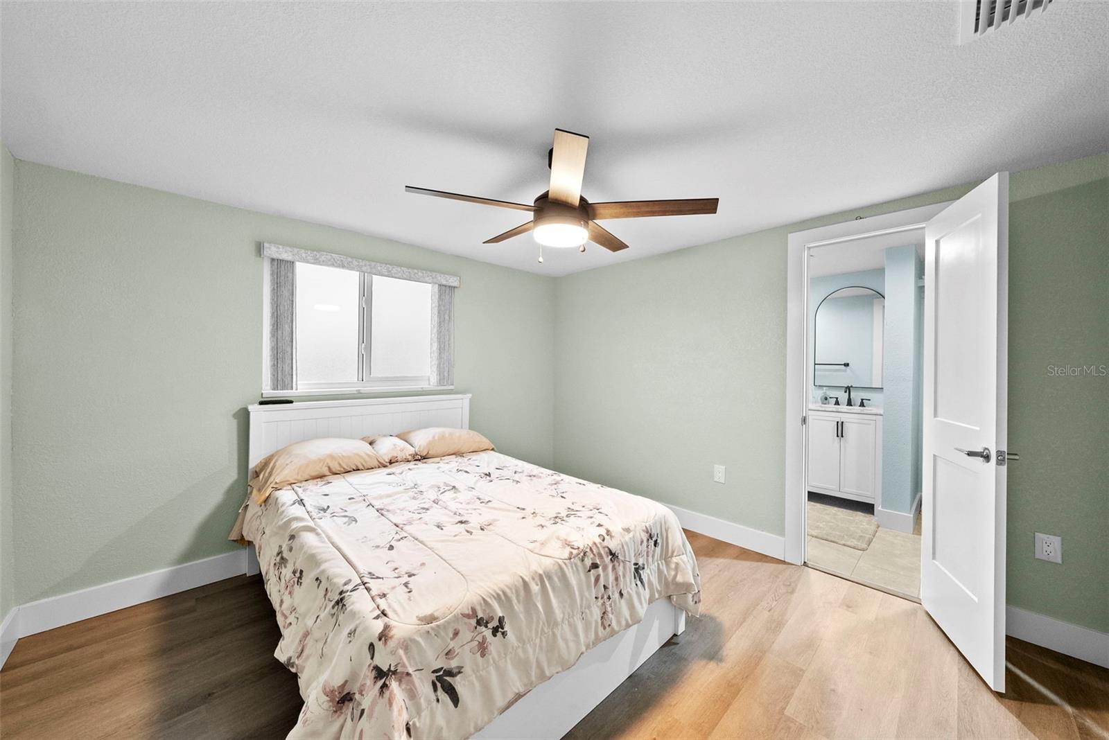 Listing photo id 23 for 12700 2nd Isle
