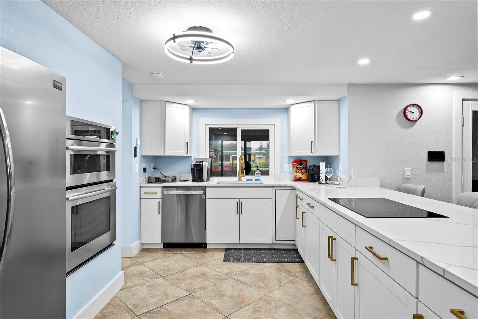 Listing photo id 2 for 12700 2nd Isle