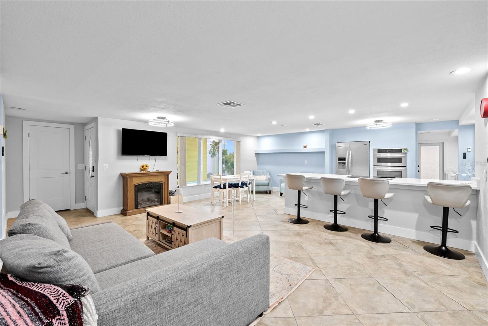 Listing photo id 3 for 12700 2nd Isle