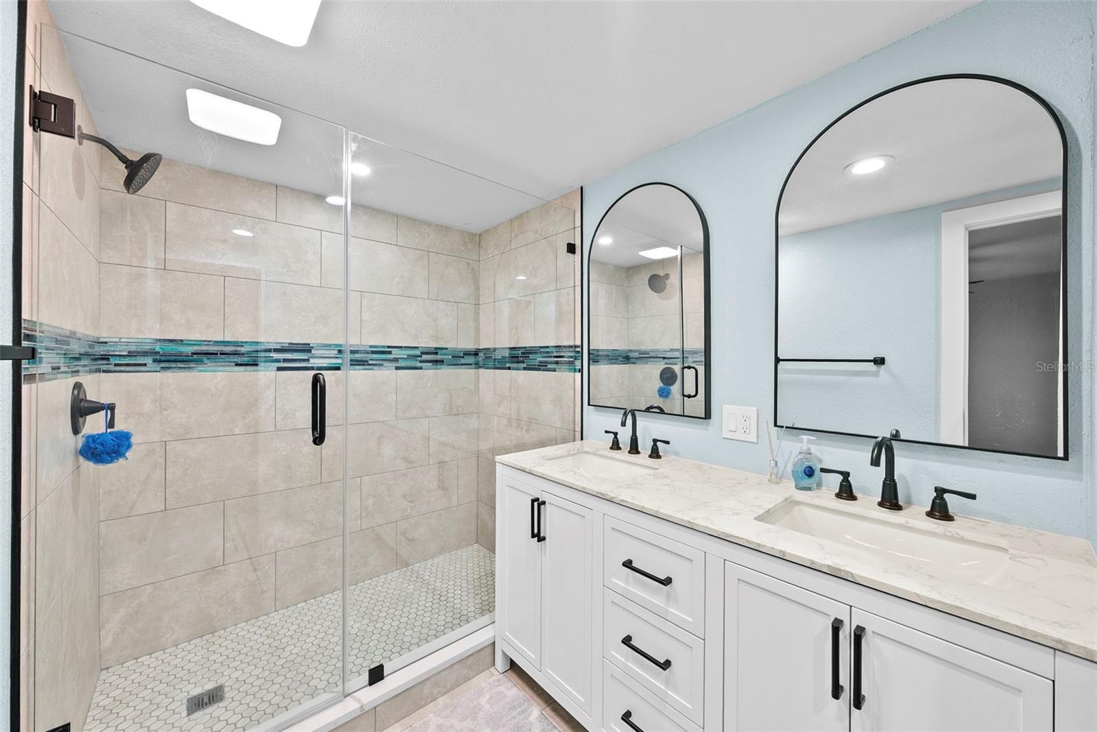 Listing photo id 5 for 12700 2nd Isle