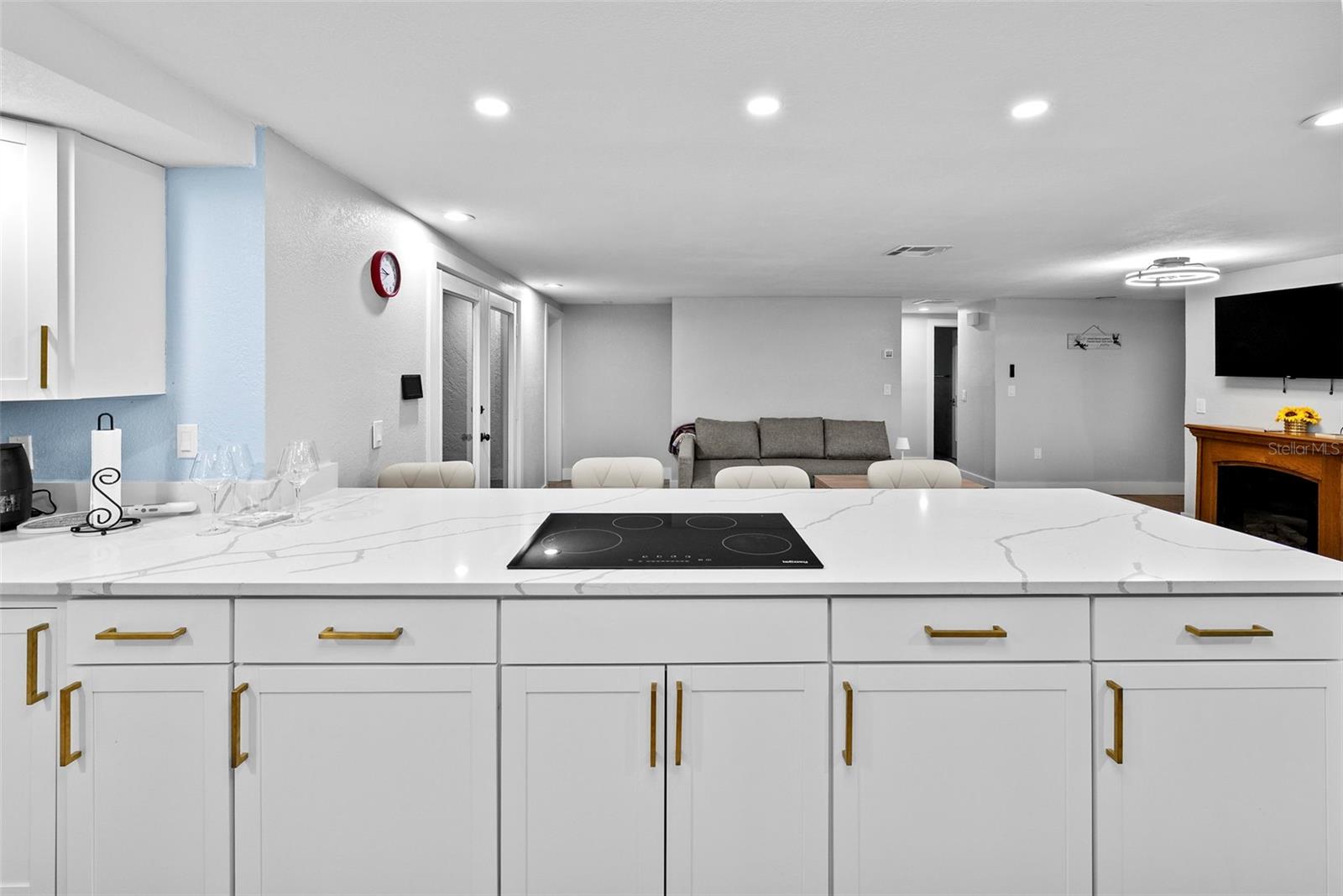 Listing photo id 7 for 12700 2nd Isle